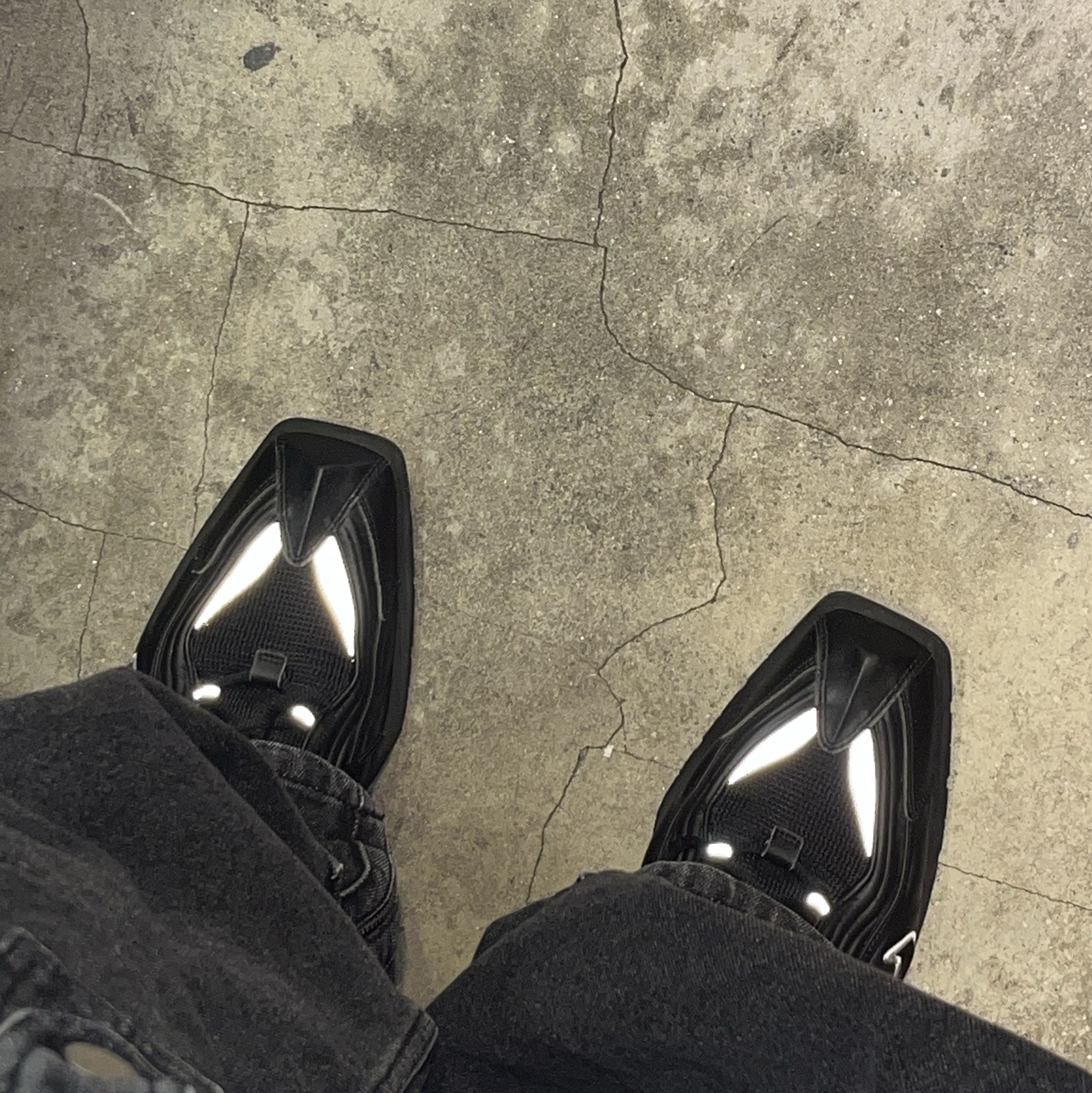 Nike x Martine Rose Shox MR4 Black, Project G/R Flight Denim Pants Black 착용 스타일 - 2