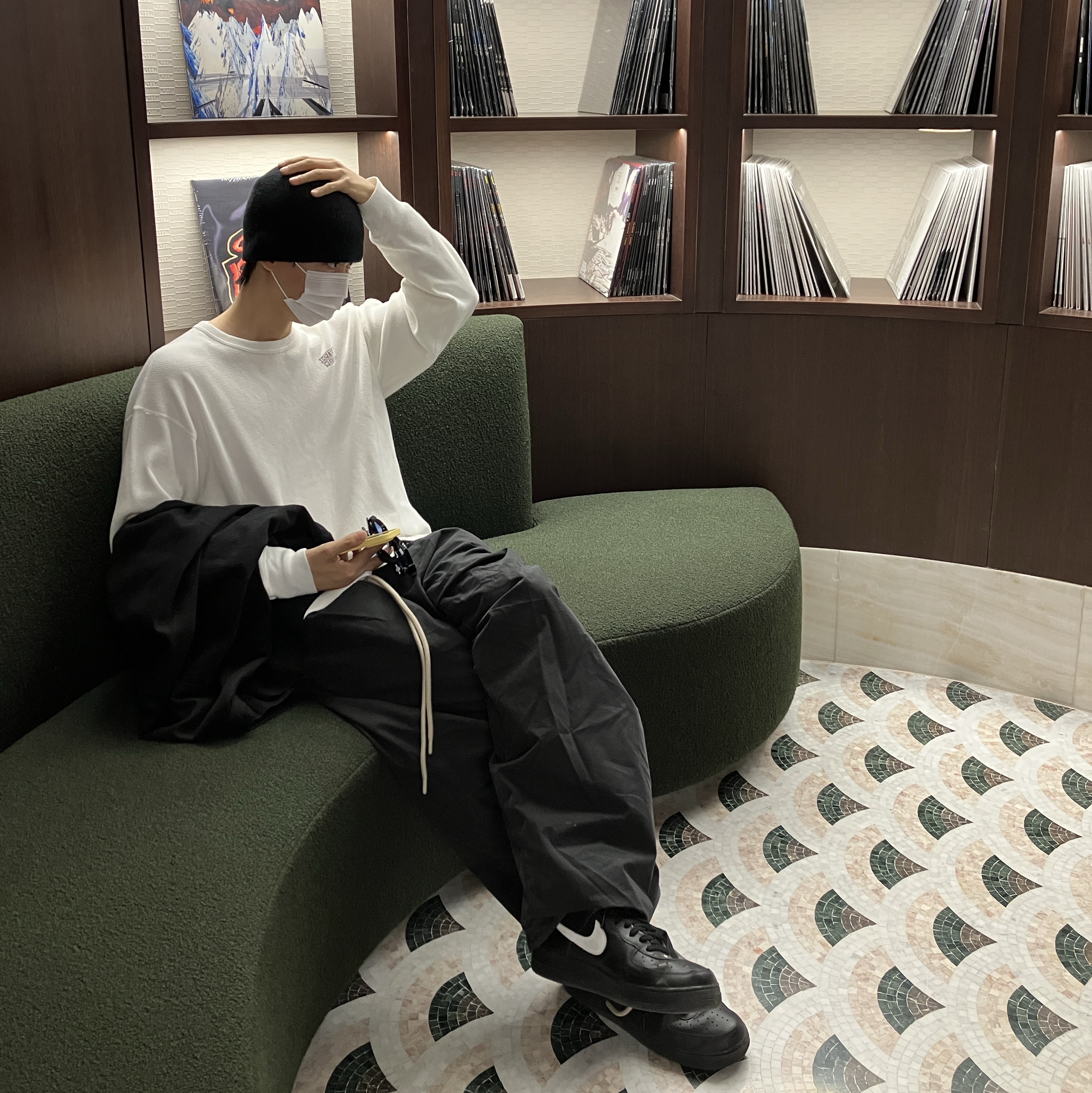 Kapital Waffle Jersey L/S T-Shirt Kapital Embroidery White, Essentials The Black Collection Relaxed Trousers Black - 23SS 착용 스타일