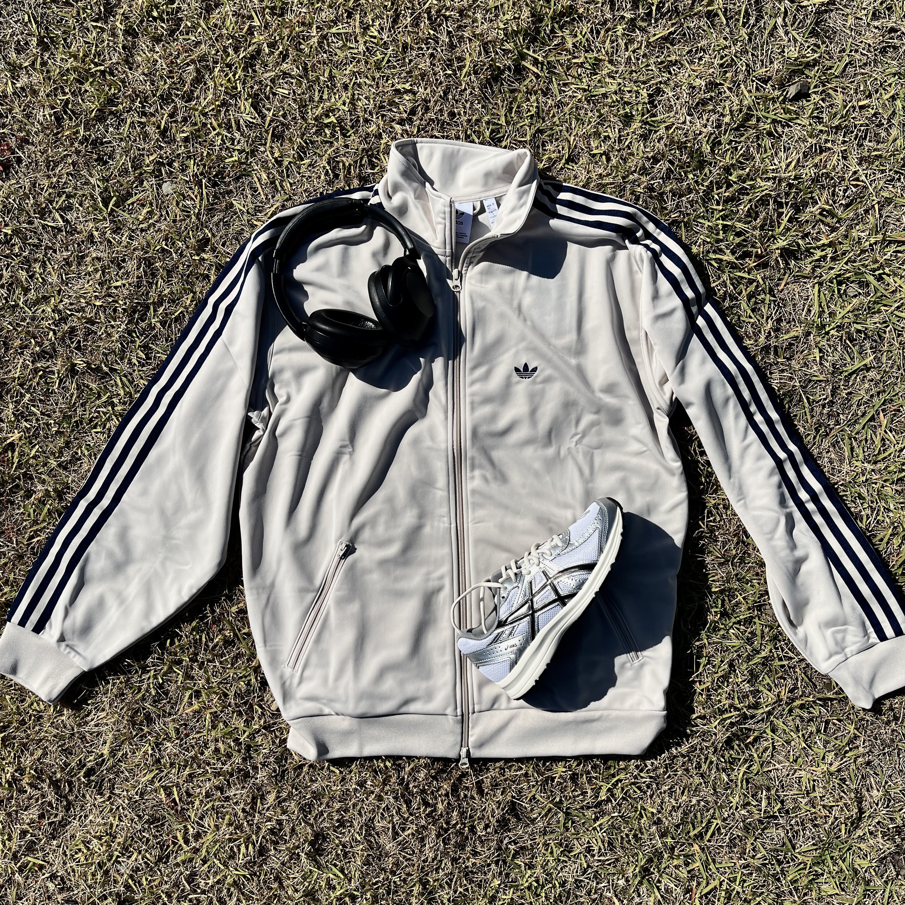 Adidas Originals Beckenbauer Track Top Bliss - KR Sizing, Asics Jog 100 S White Black - 2E Wide 착용 스타일