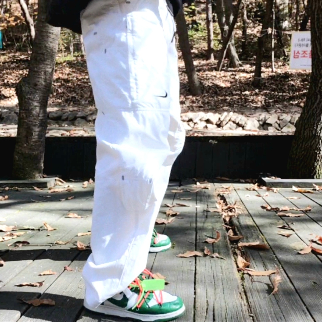 The Museum Visitor KREAM Curved Zipper Puffer Down Vest Glossy Black - 23FW, Nike x Off-White NRG Pants White 착용 스타일 - 2
