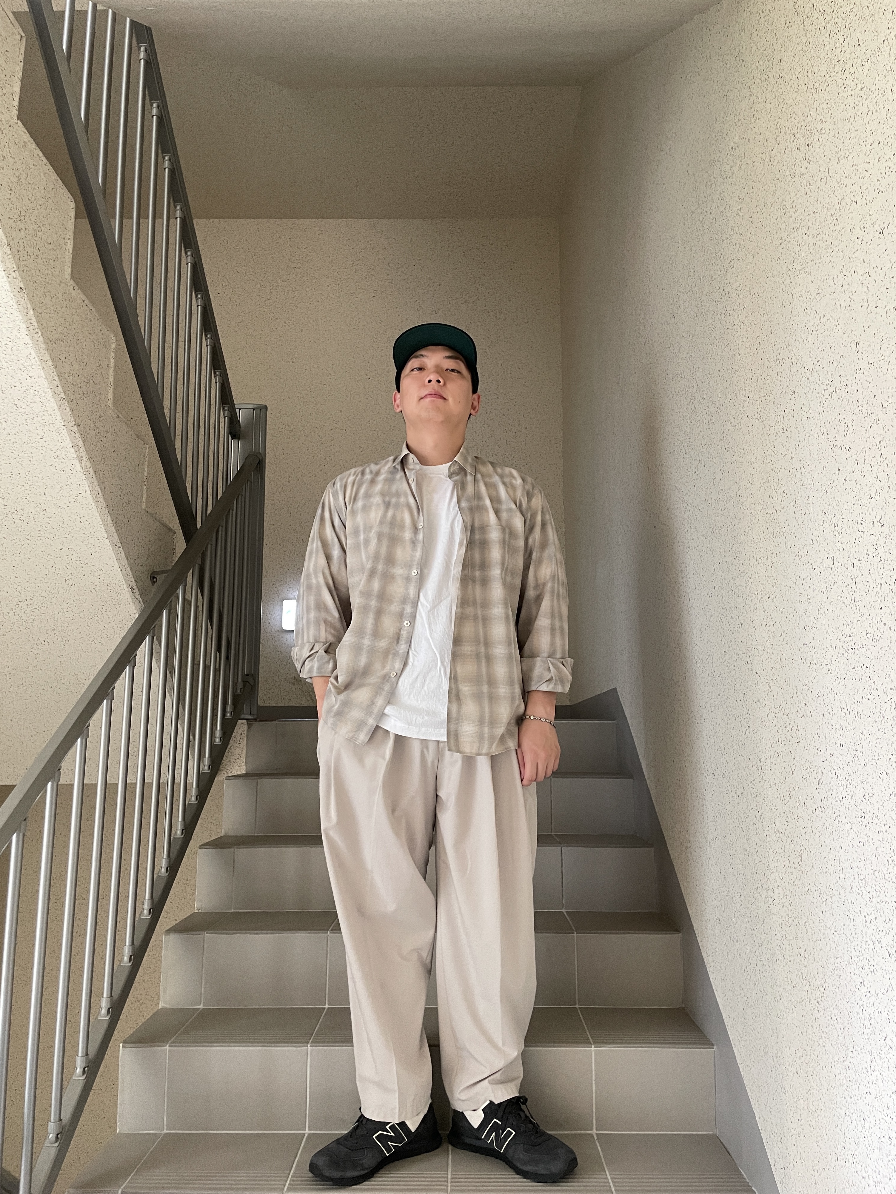 New Balance x Comme des Garcons Junya Watanabe Man 574 Suede Grey Off White 착용 스타일 - 4