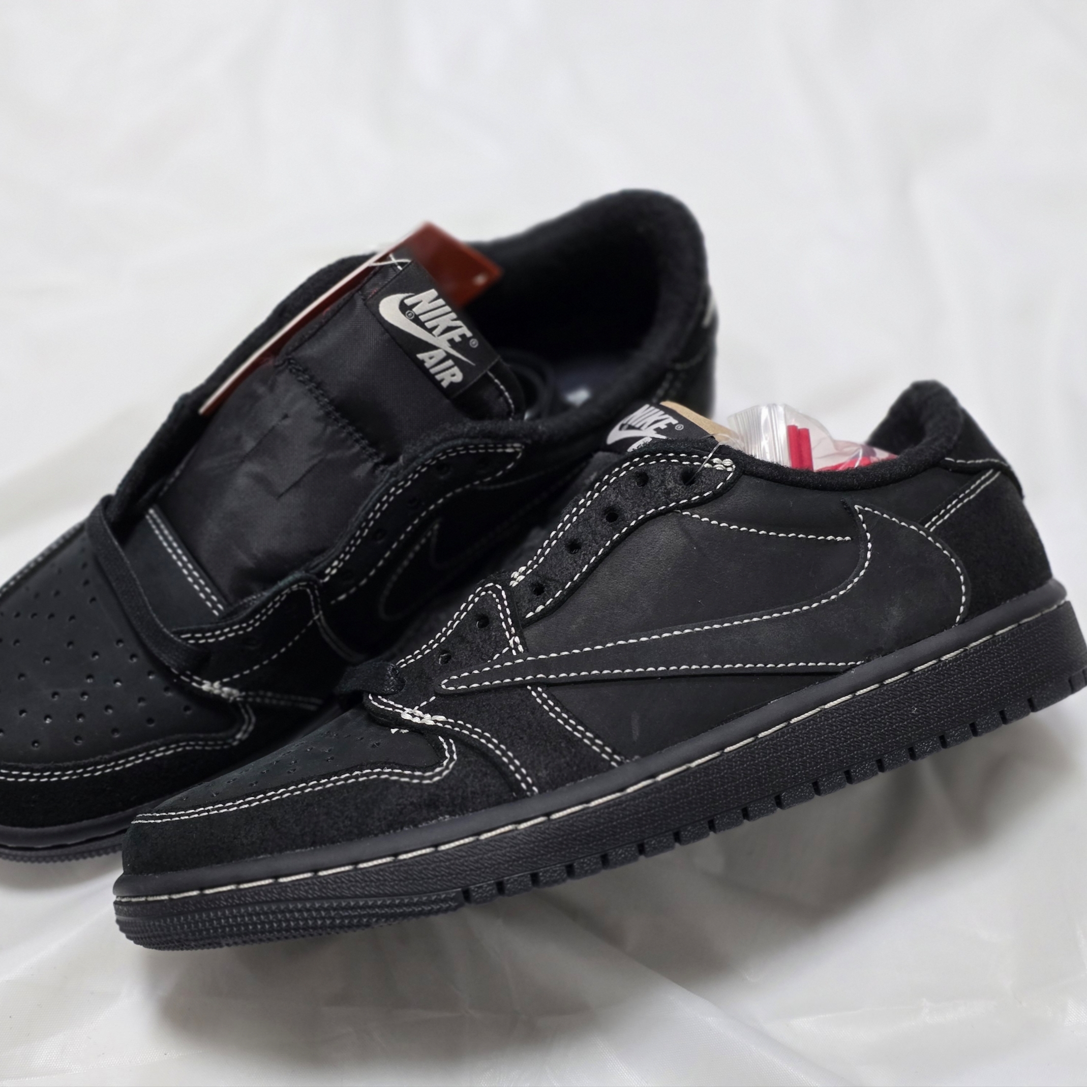 Jordan 1 x Travis Scott Retro Low OG SP Black Phantom 착용 스타일