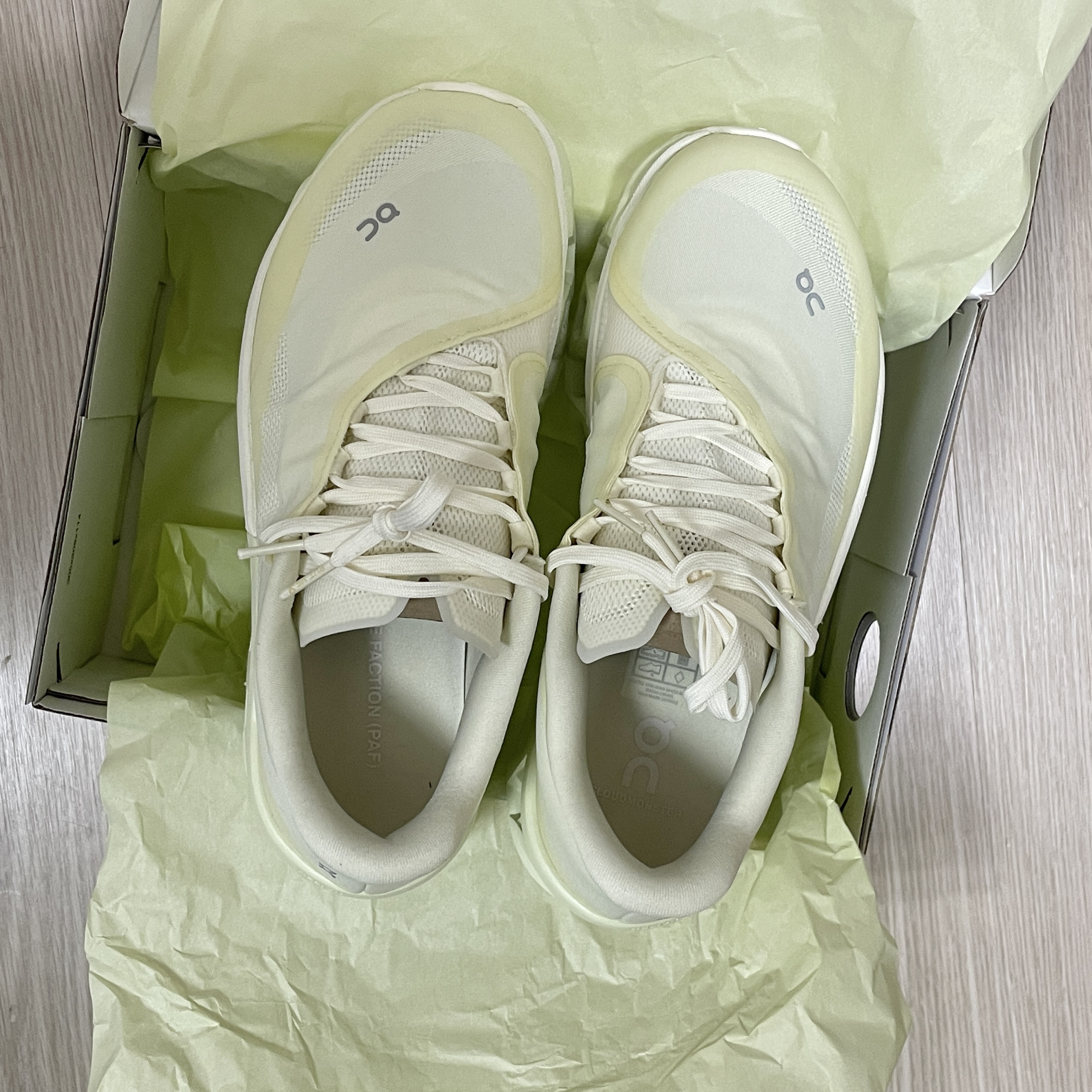 (W) On Running x Post Archive Faction (Paf) Cloudmonster 2 Seedling White 착용 스타일 - 3