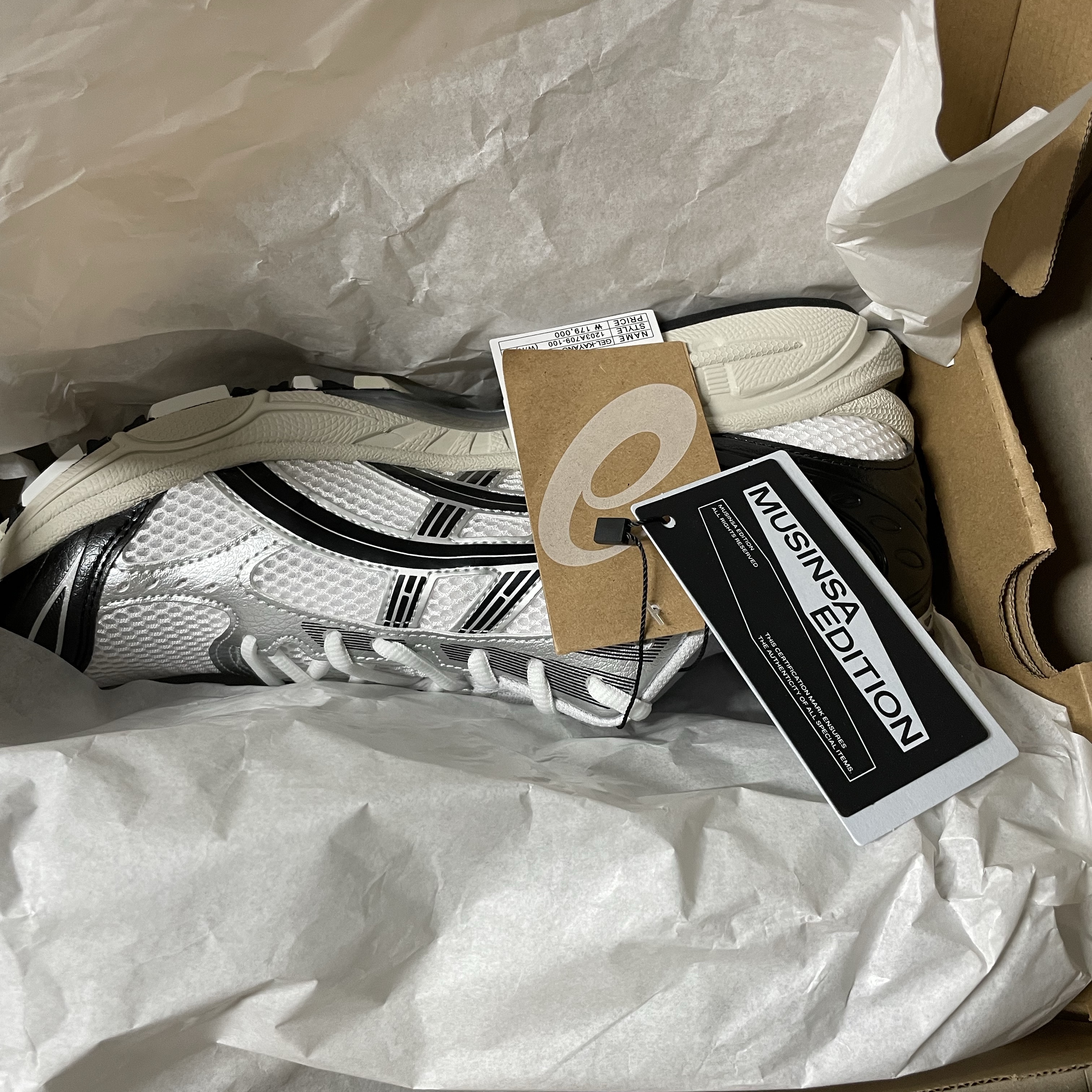 Asics Gel-Kayano 14 White Black 착용 스타일