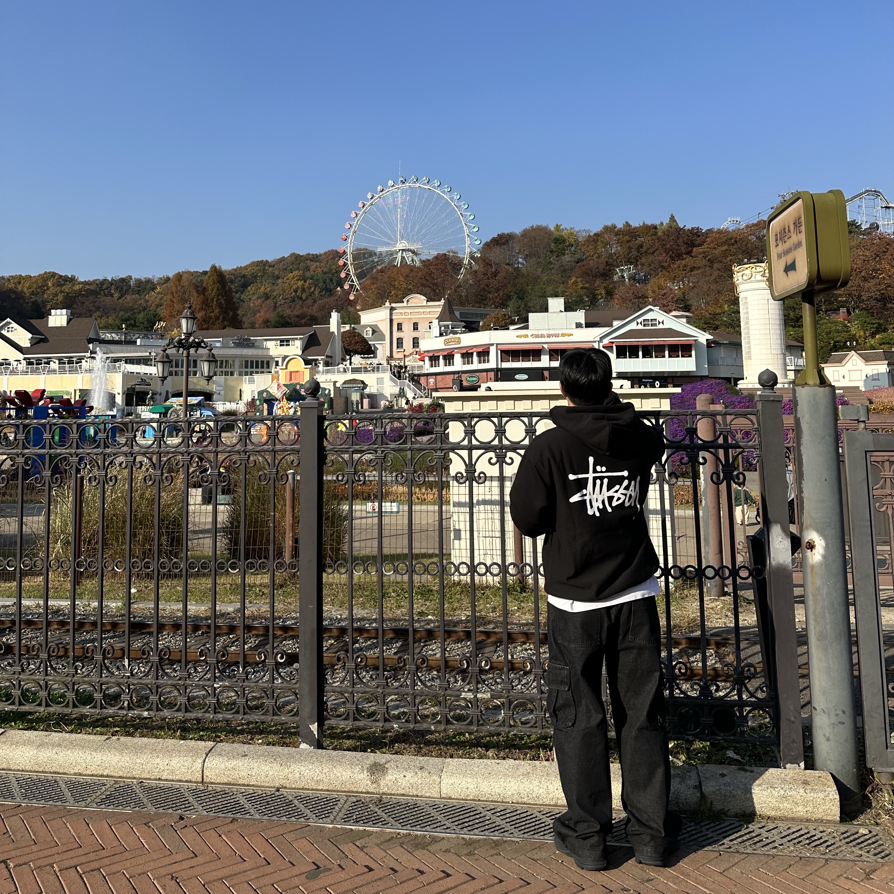 Stussy Basic Stussy Hoodie Black, Hoka Bondi 8 Black - Wide 착용 스타일