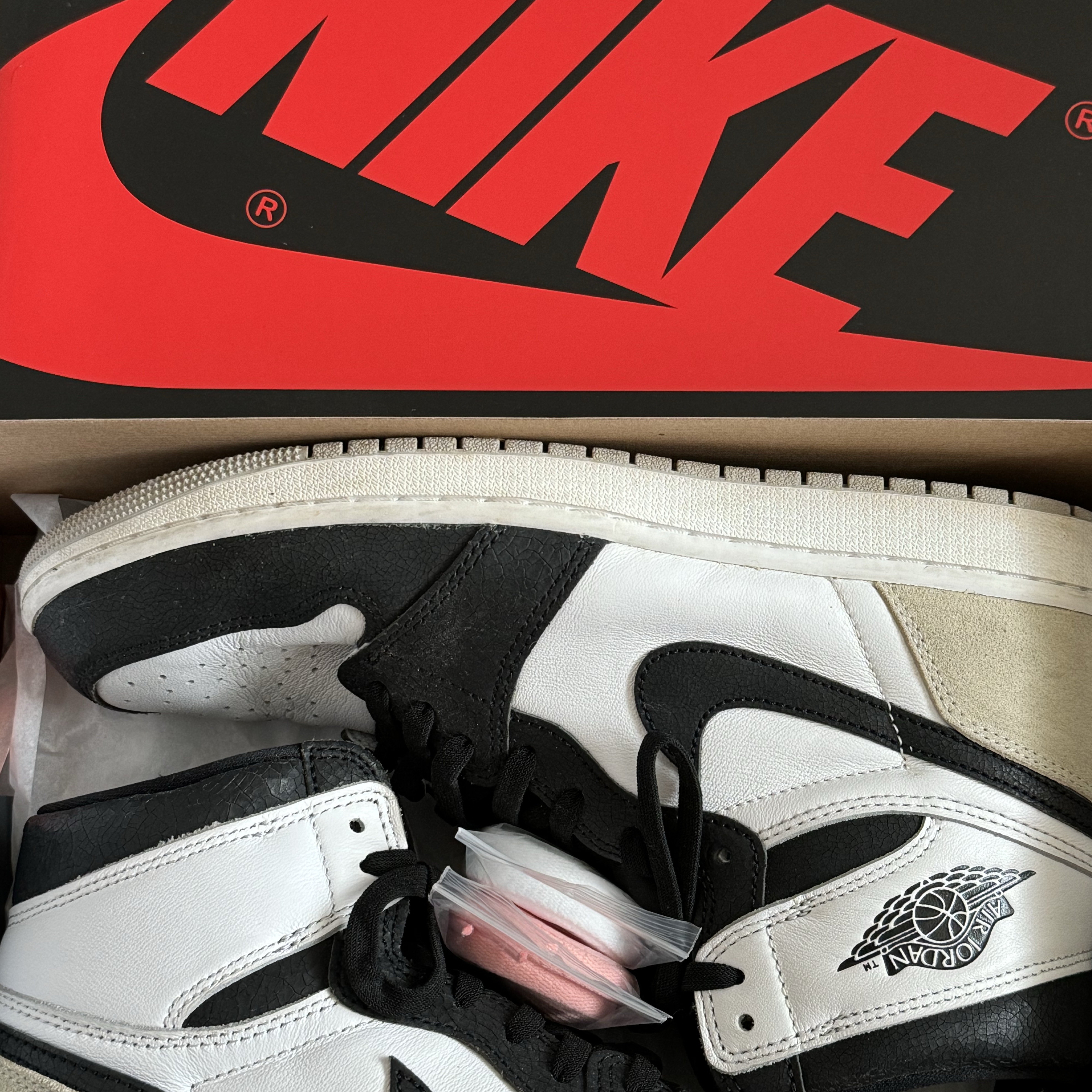 Jordan 1 Retro High OG Bleached Coral 착용 스타일