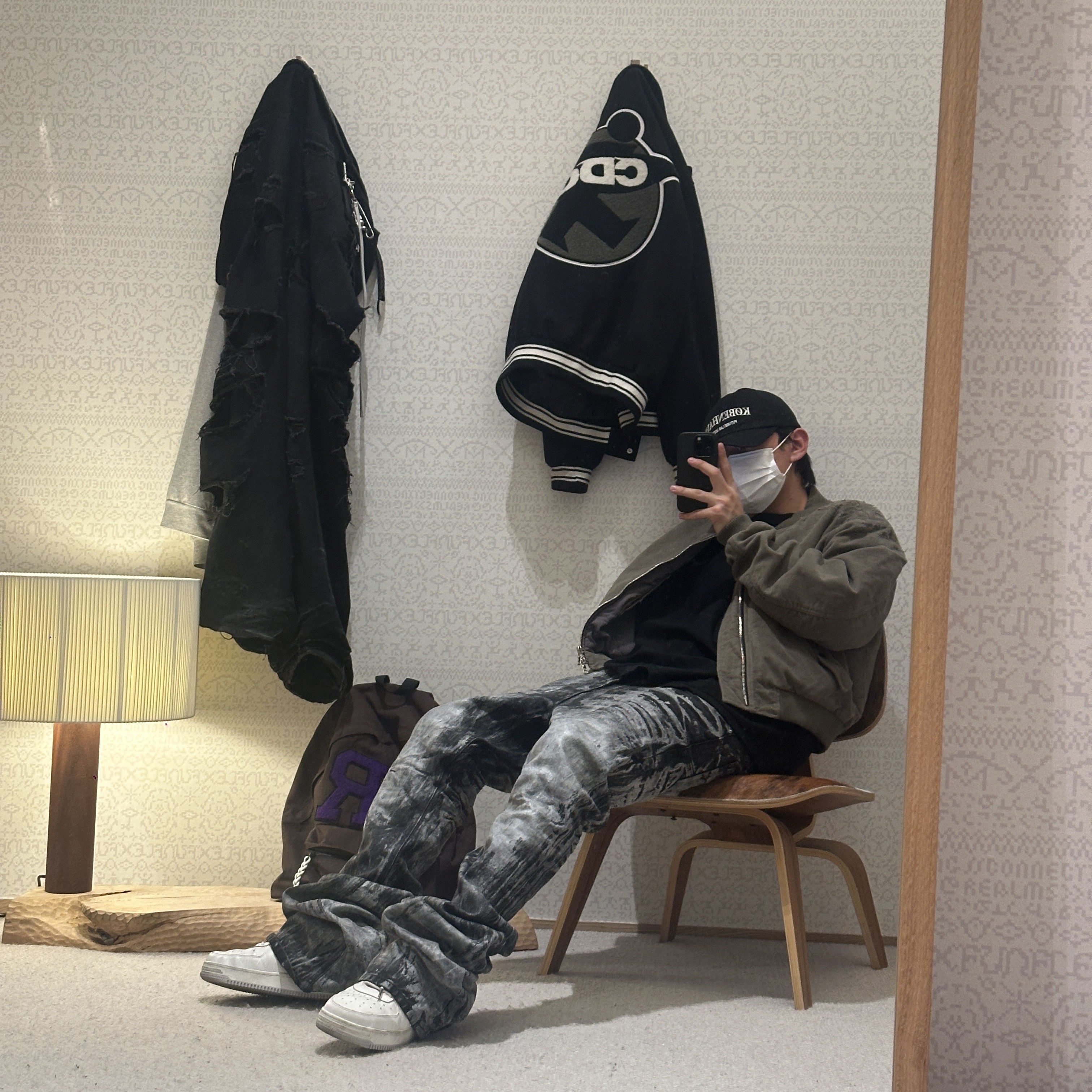Nike Air Force 1 '07 Low White, Stussy x CDG Varsity Jacket 착용 스타일