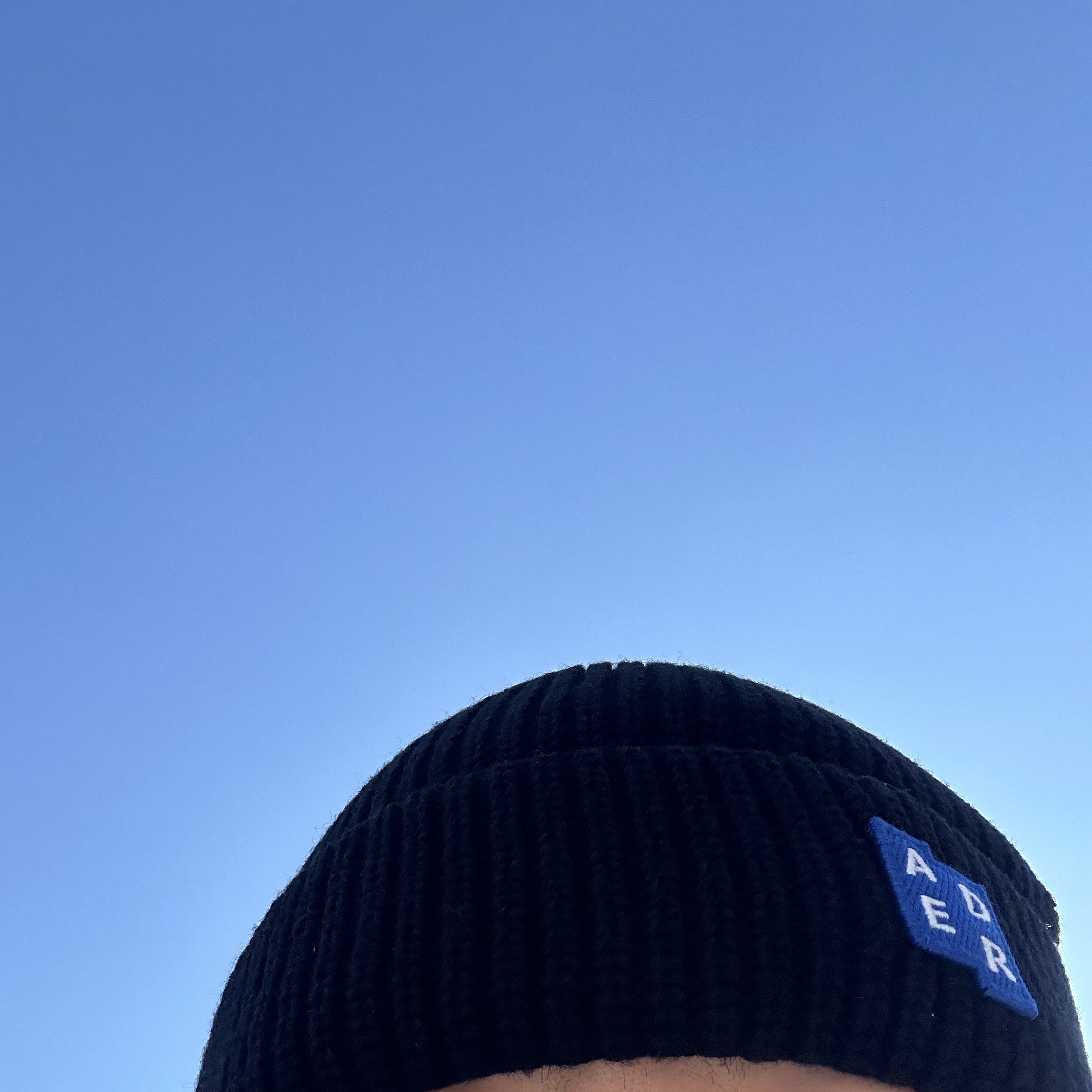 Ader Error Sig; TRS/BL Tag Beanie 02 Noir 착용 스타일