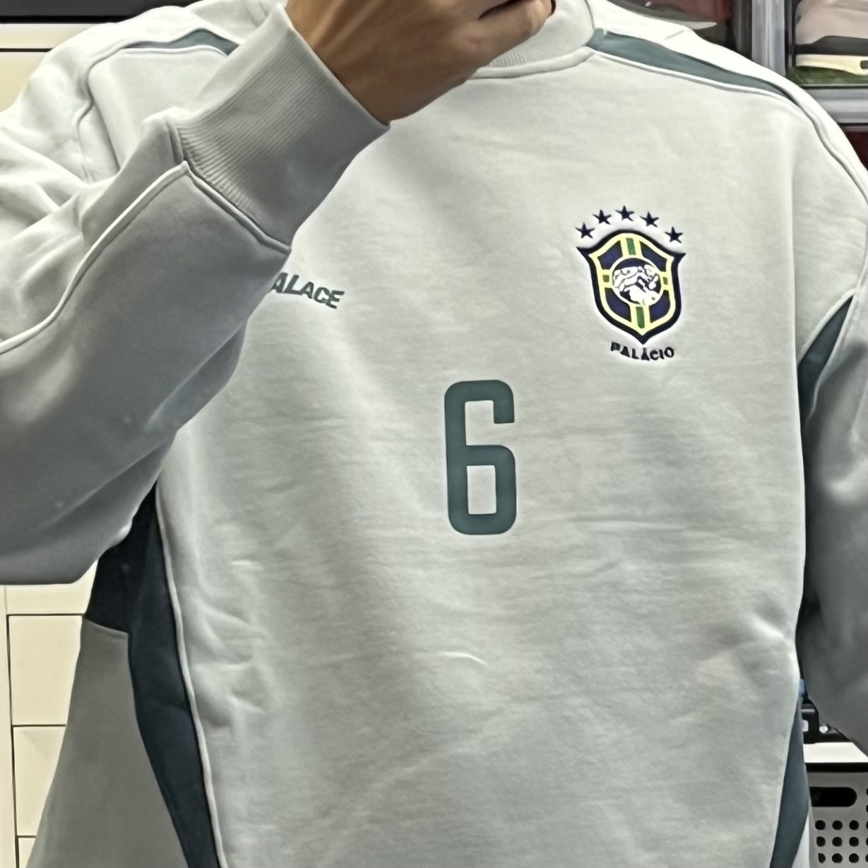 Palace Pro Team 02 Crew Light Grey - 24FW 착용 스타일