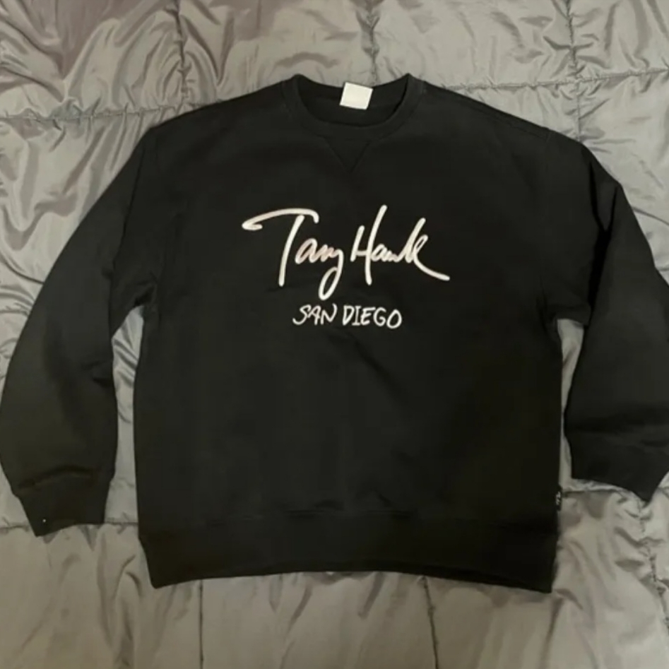 TONY HAWK Tony Logo Crewneck Black 착용 스타일