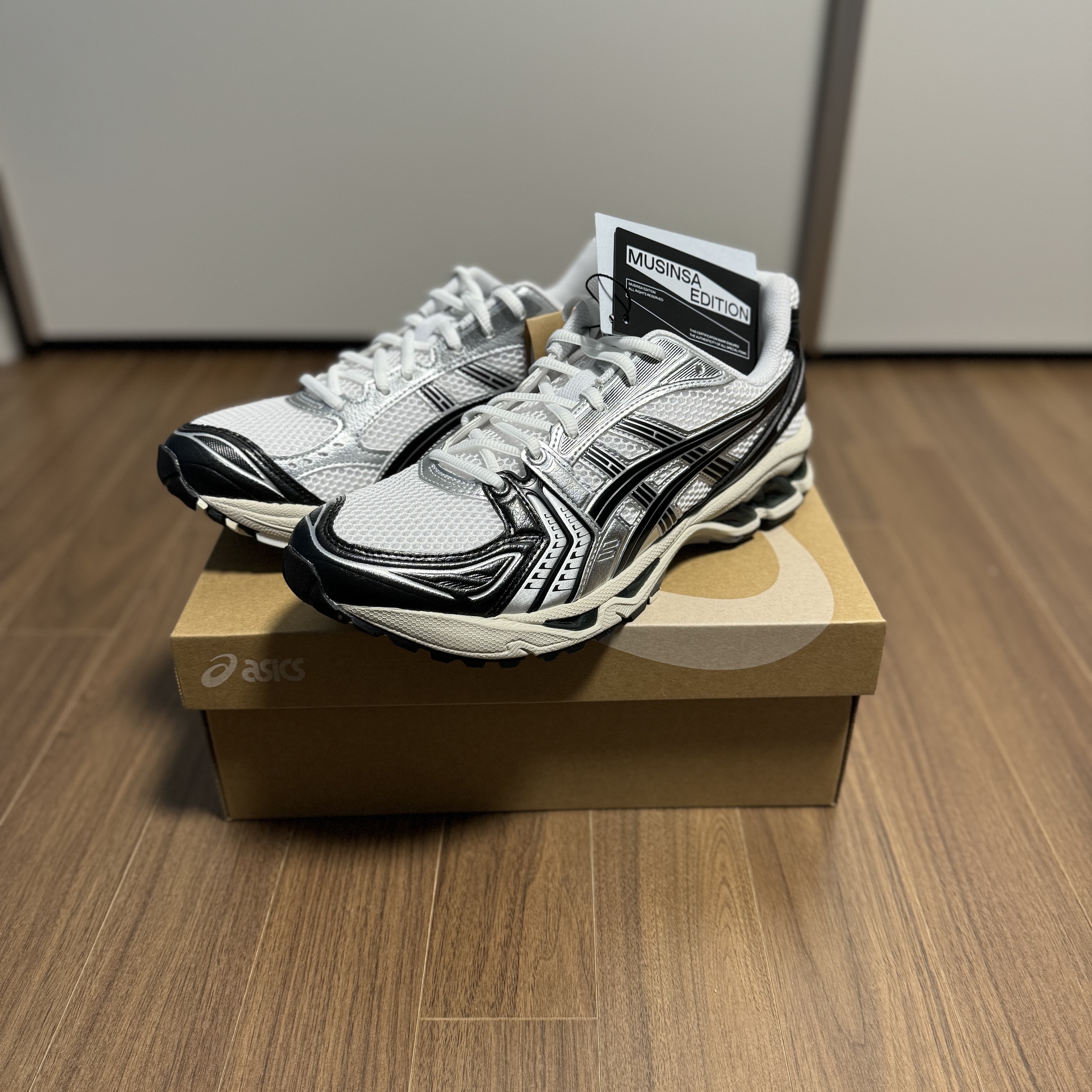 Asics Gel-Kayano 14 White Black 착용 스타일