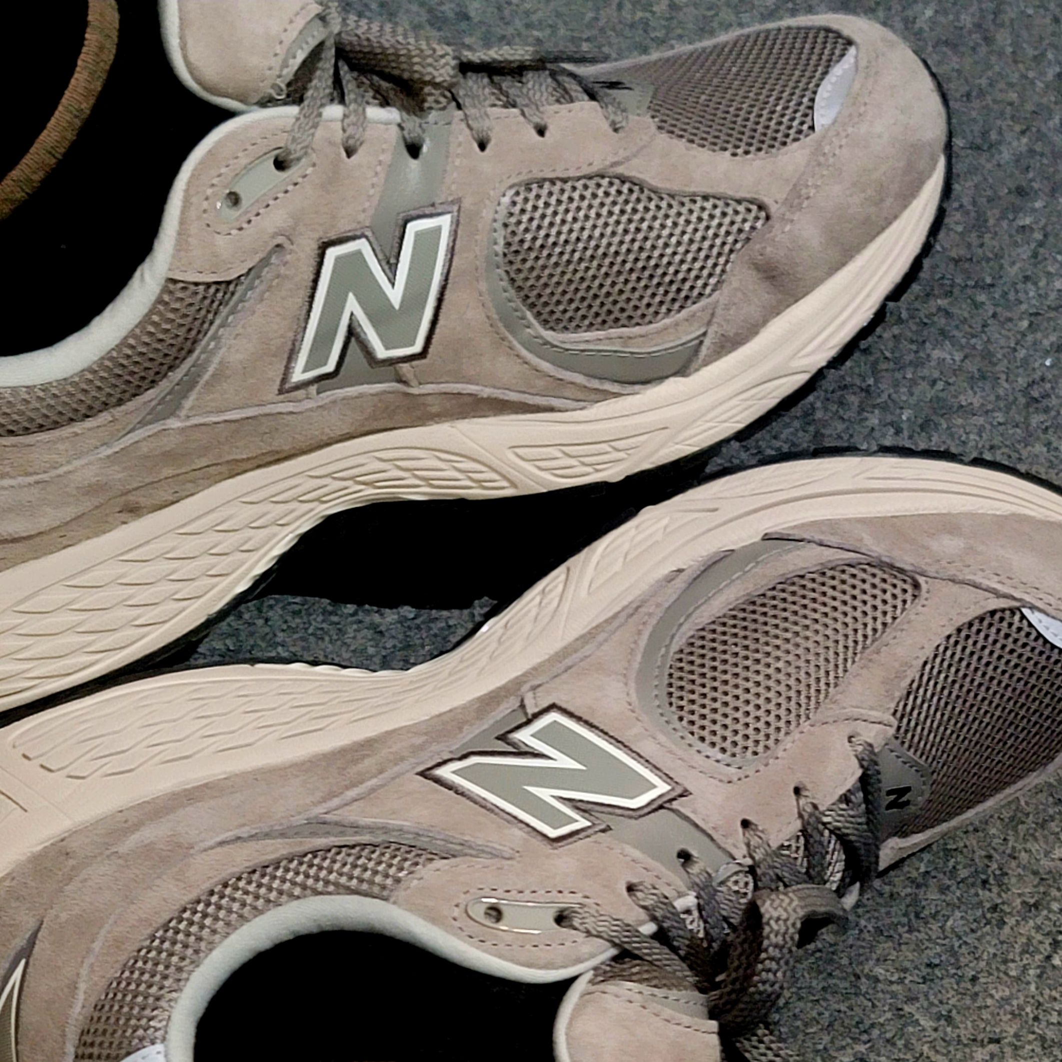 New Balance 2002R Grey 착용 스타일 - 1