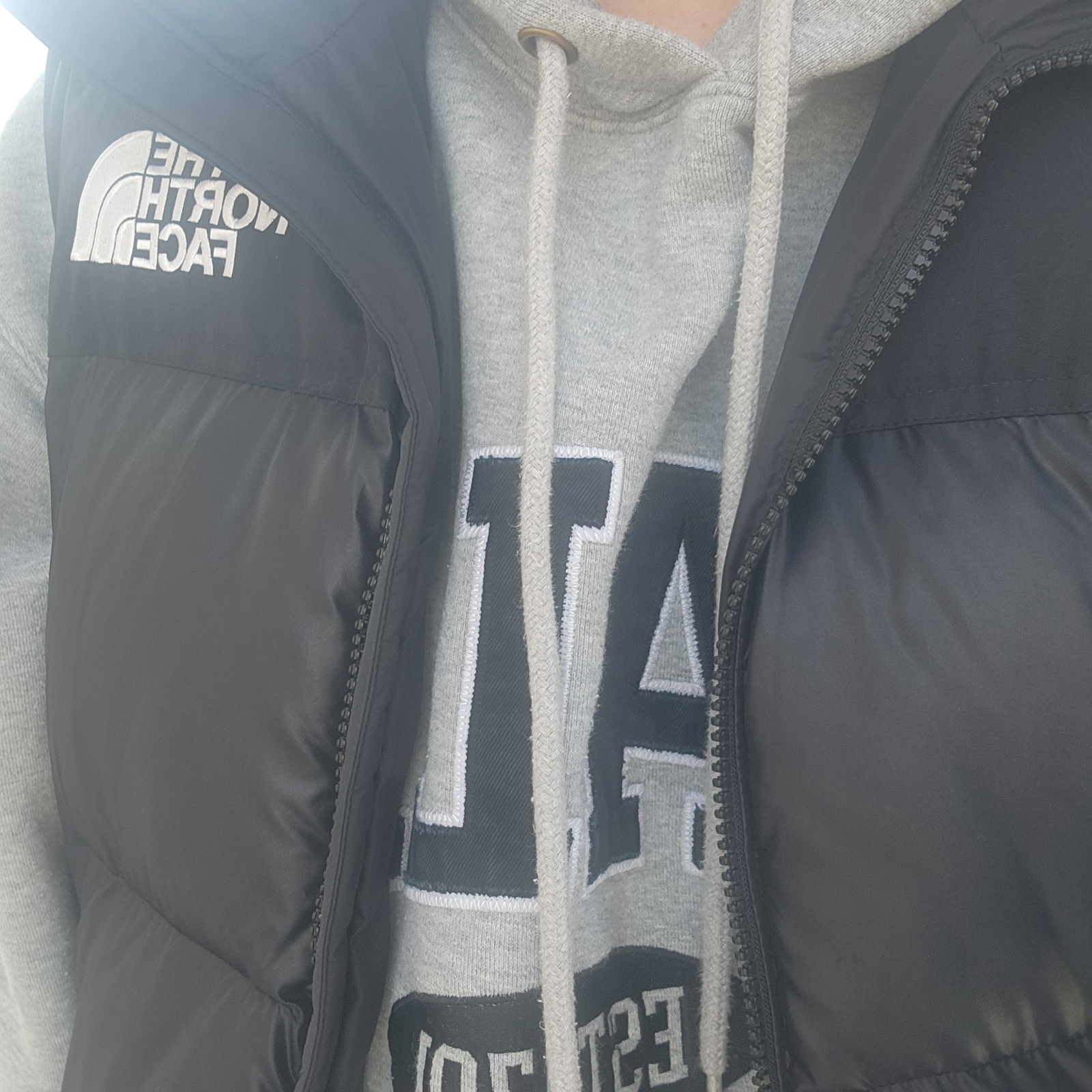 The North Face Nuptse On Ball Vest Real Black 착용 스타일