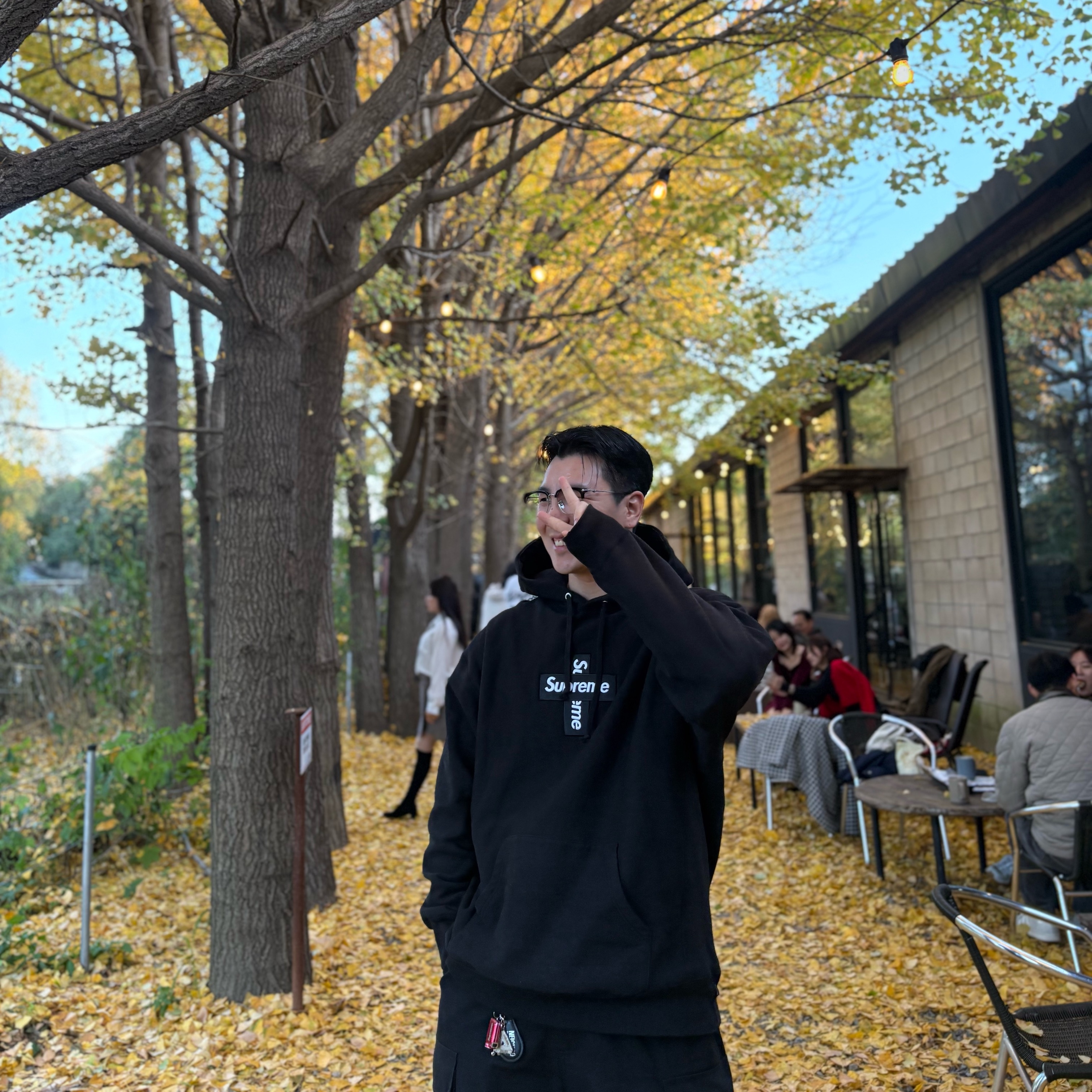 Supreme Cross Box Logo Hooded Sweatshirt Black - 20FW, Nike x Supreme Air Force 1 Low Flax 착용 스타일 - 3