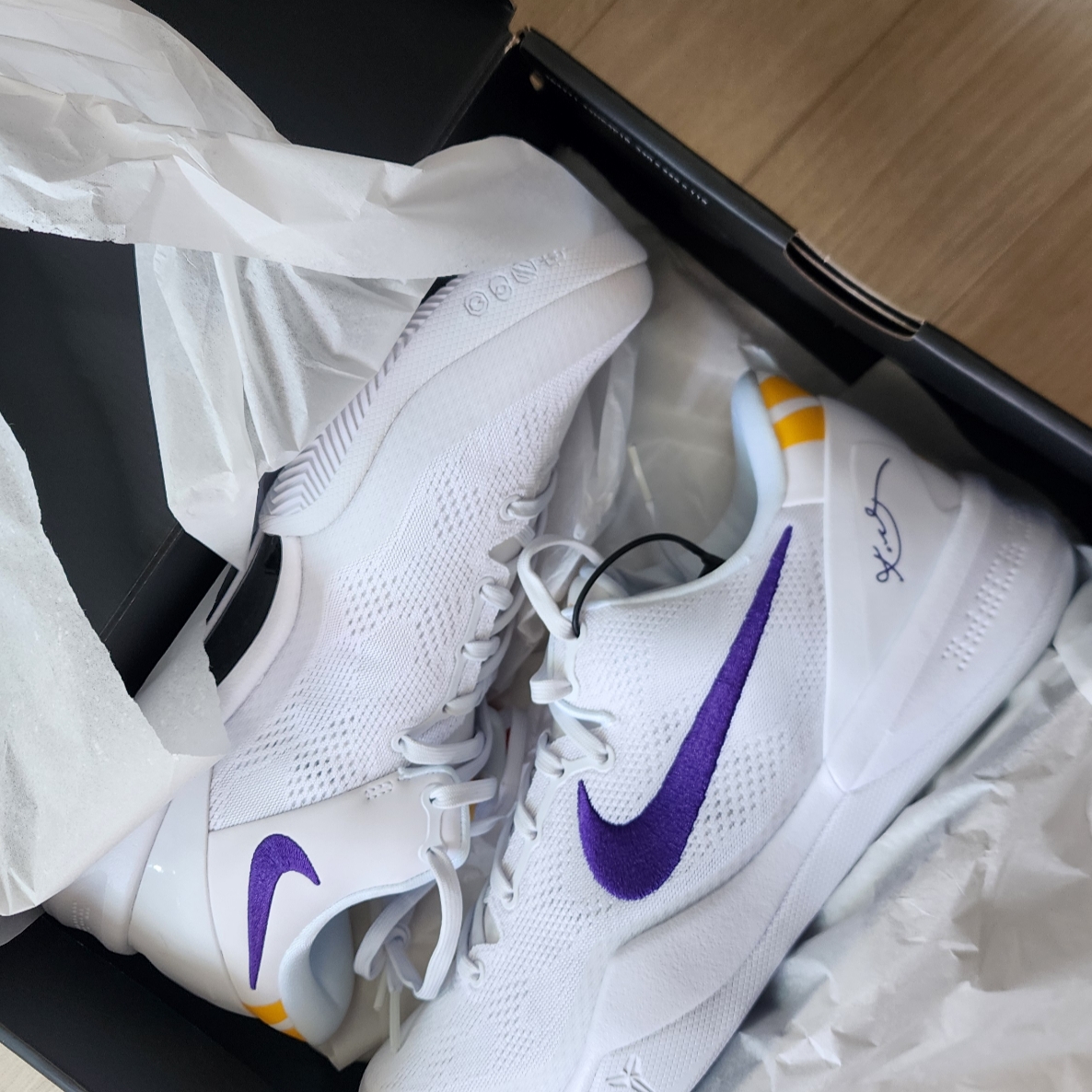 Nike Kobe 8 Protro White and Court Purple 착용 스타일 - 2