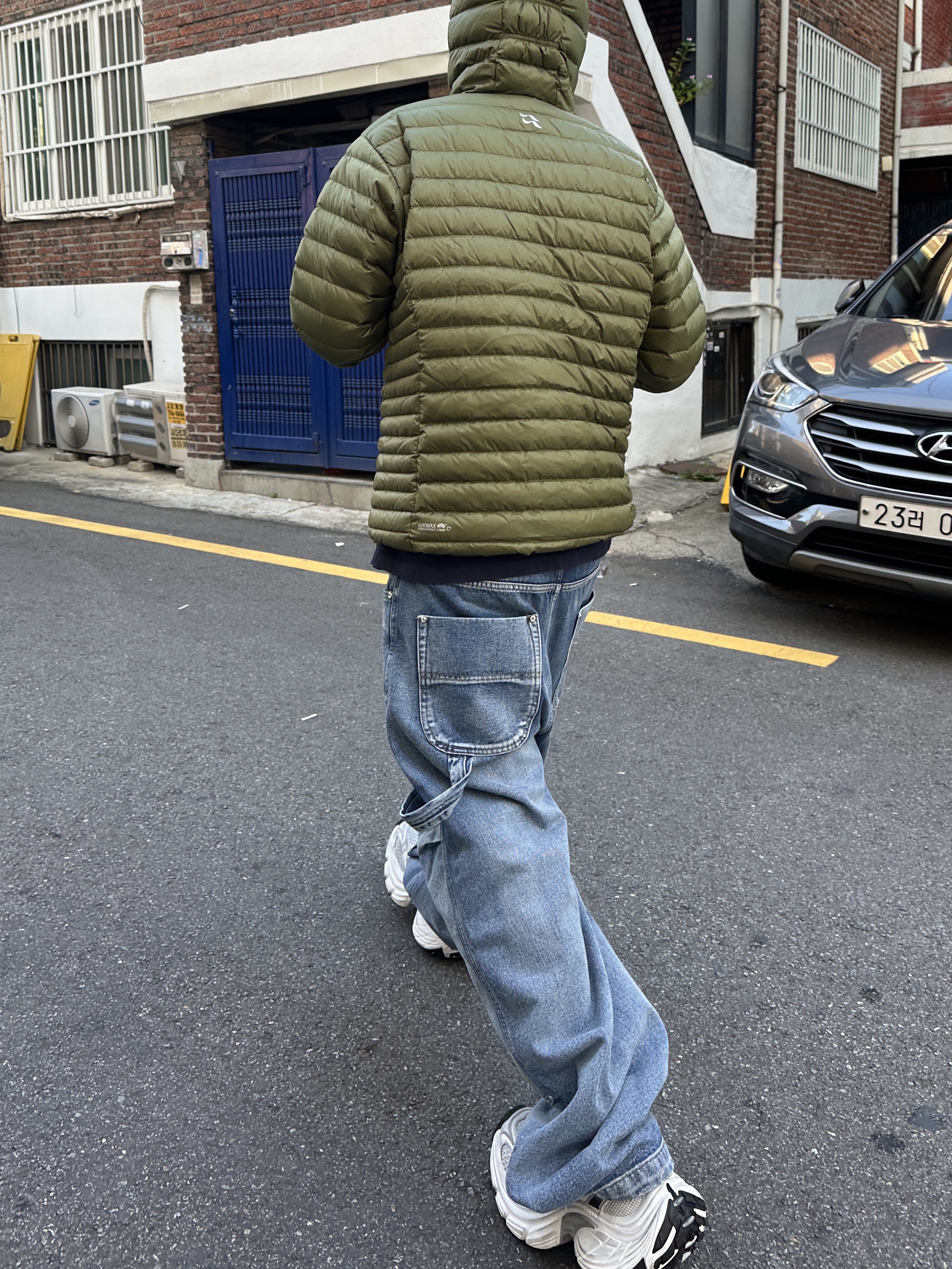 Rab Microlight Alpine Jacket Light Khaki 착용 스타일 - 4