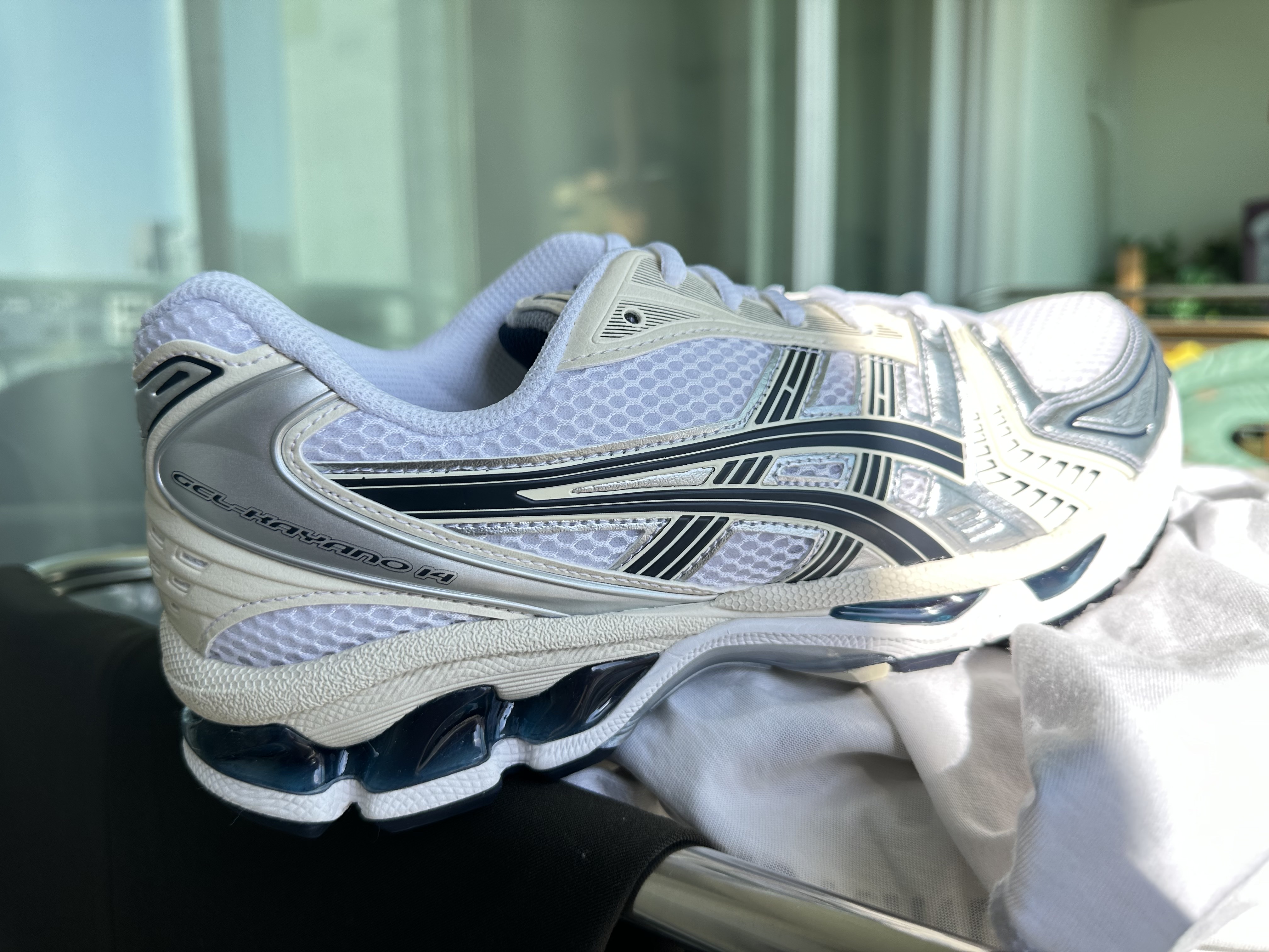 (W) Asics Gel-Kayano 14 White Midnight 착용 스타일
