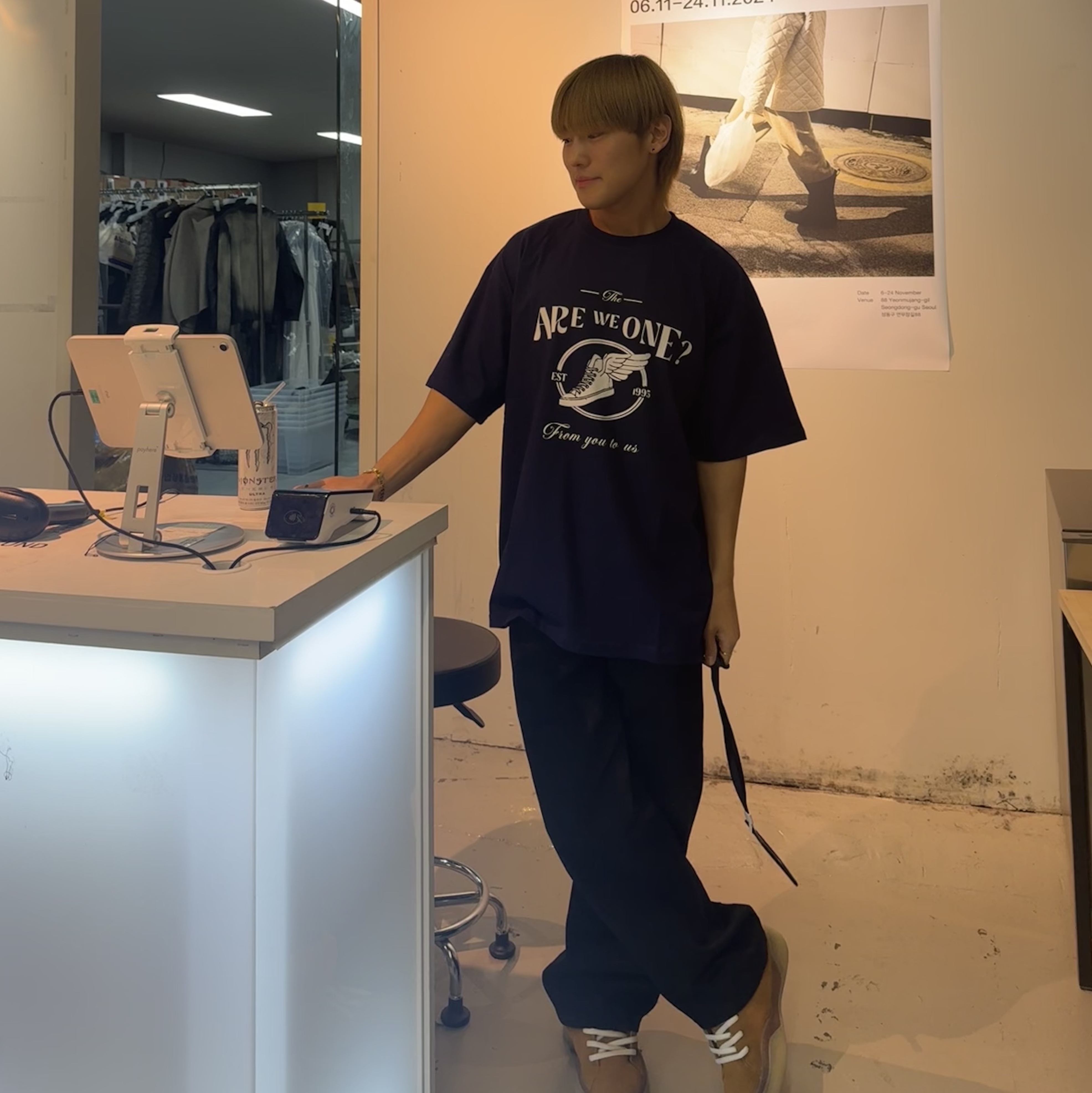 DVAN Are We One Half Sleeve T-Shirt Navy 착용 스타일 - 1