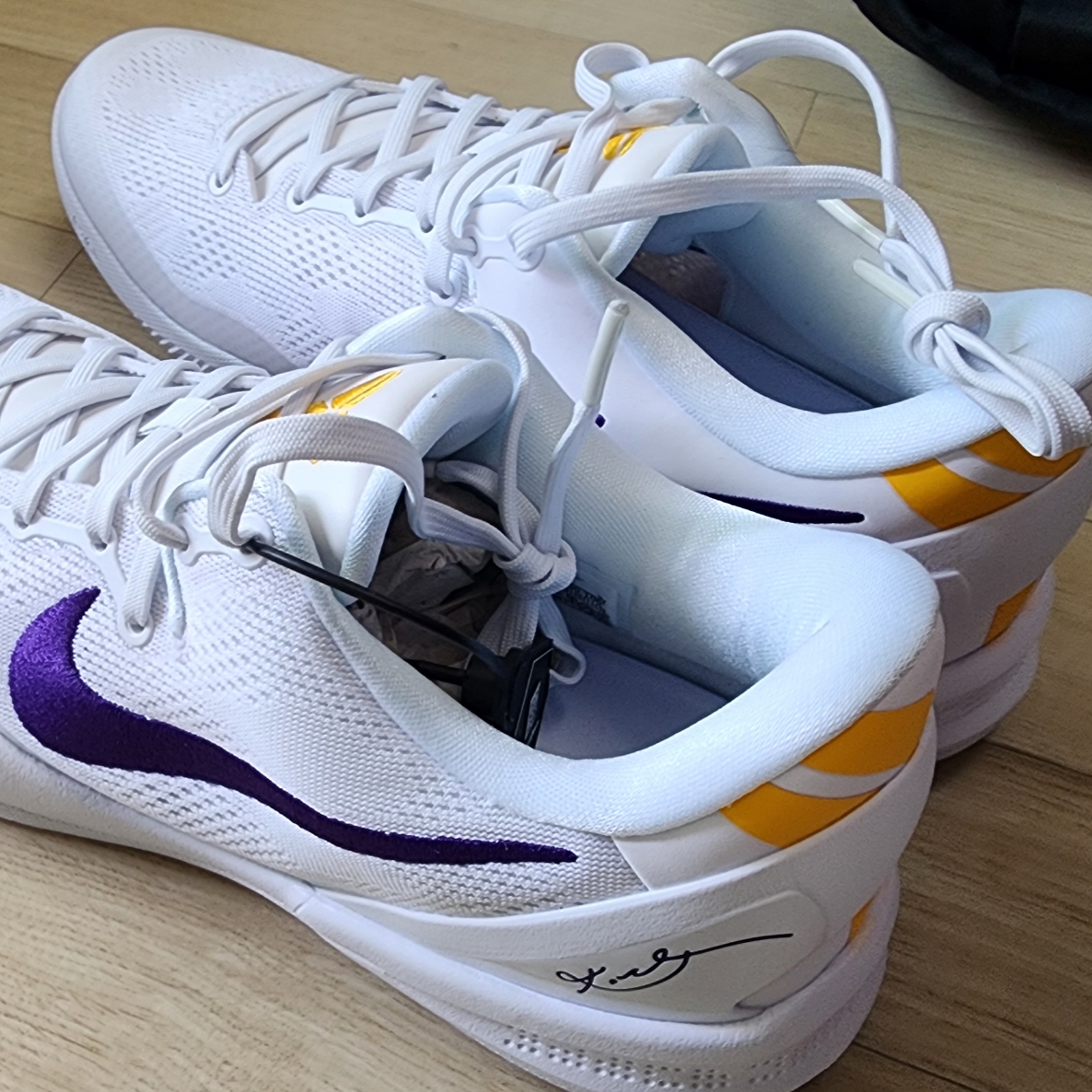 Nike Kobe 8 Protro White and Court Purple 착용 스타일 - 1