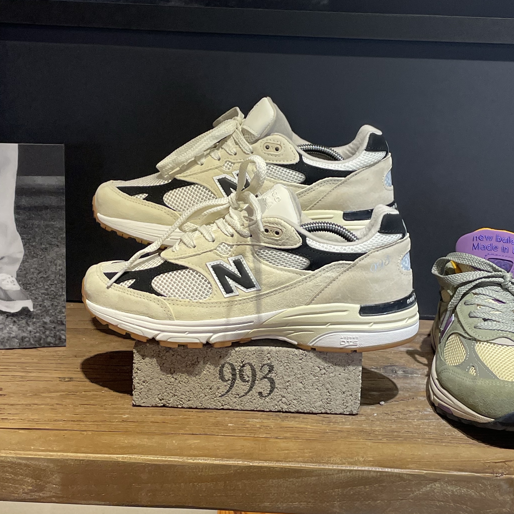 New Balance 993 Made in USA Sea Salt Black 착용 스타일