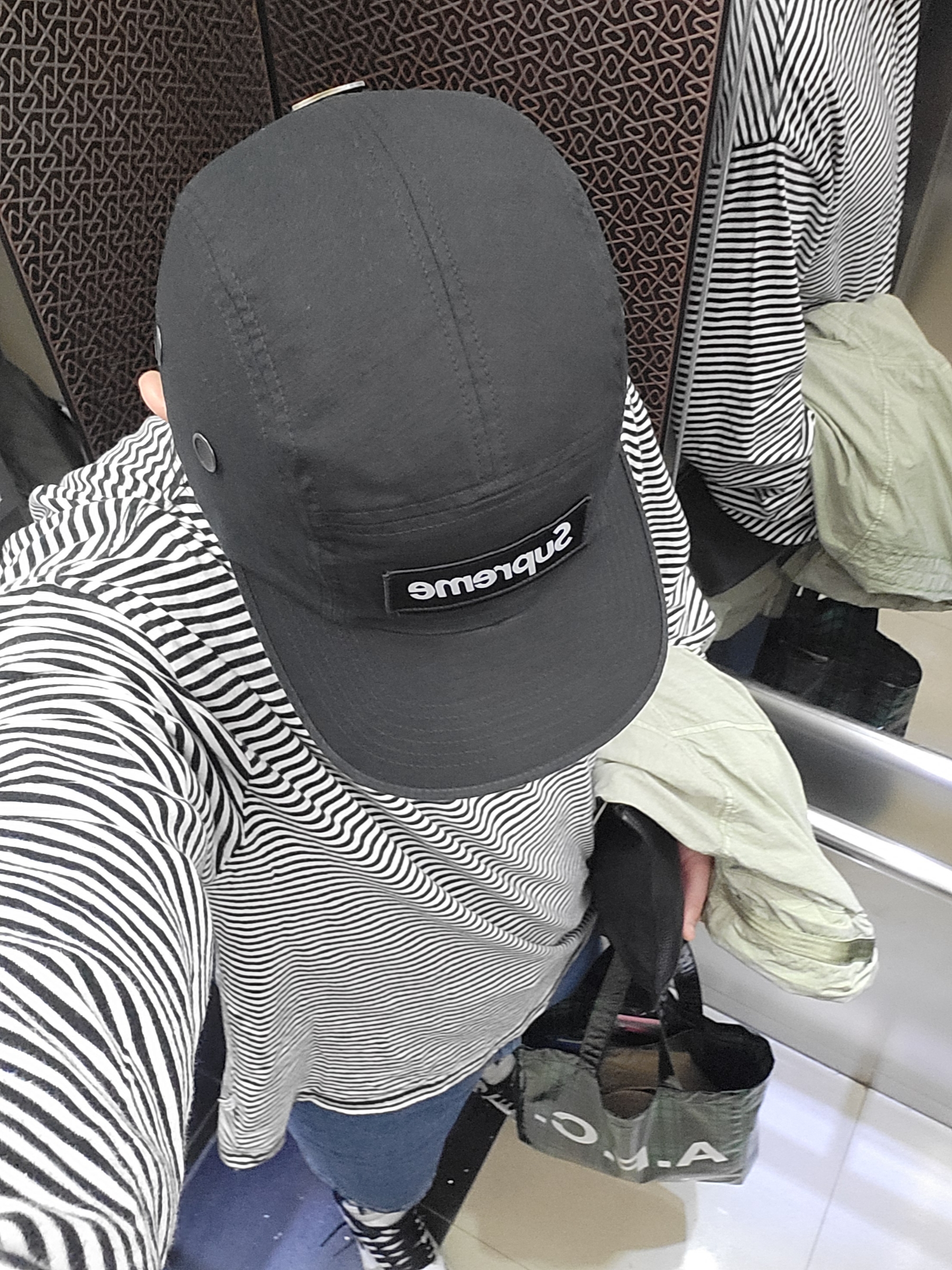Supreme Military Camp Cap Black - 24FW, Jordan 1 Retro High OG White Cement 착용 스타일
