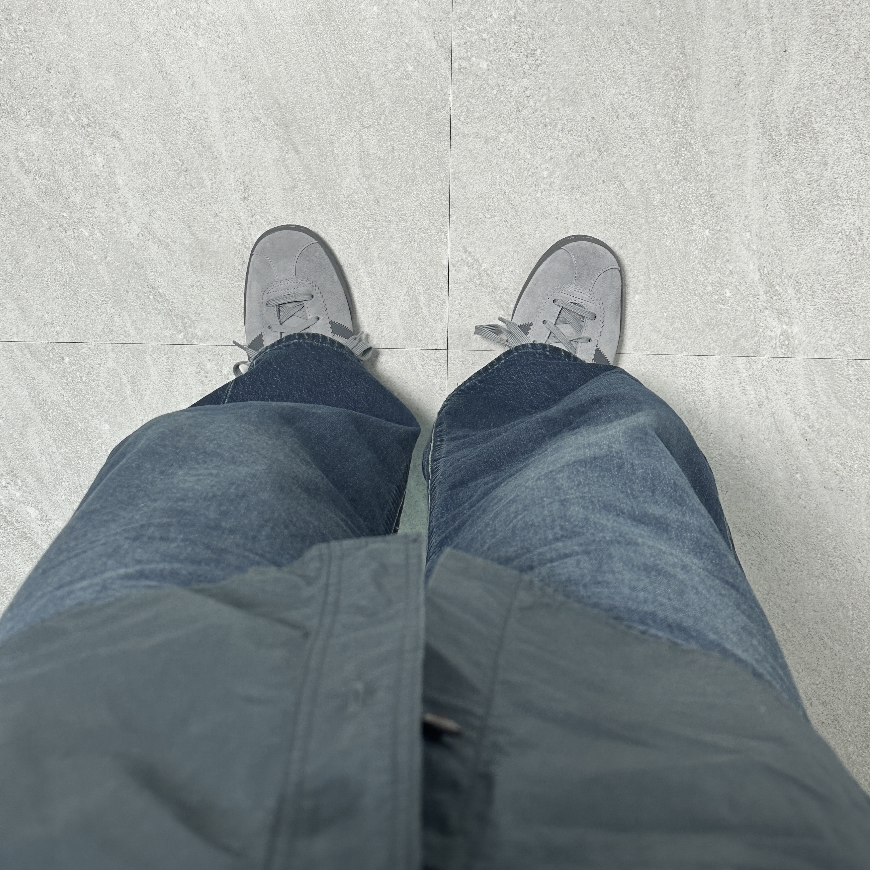 Adidas Stadt Grey Three Grey Five 착용 스타일