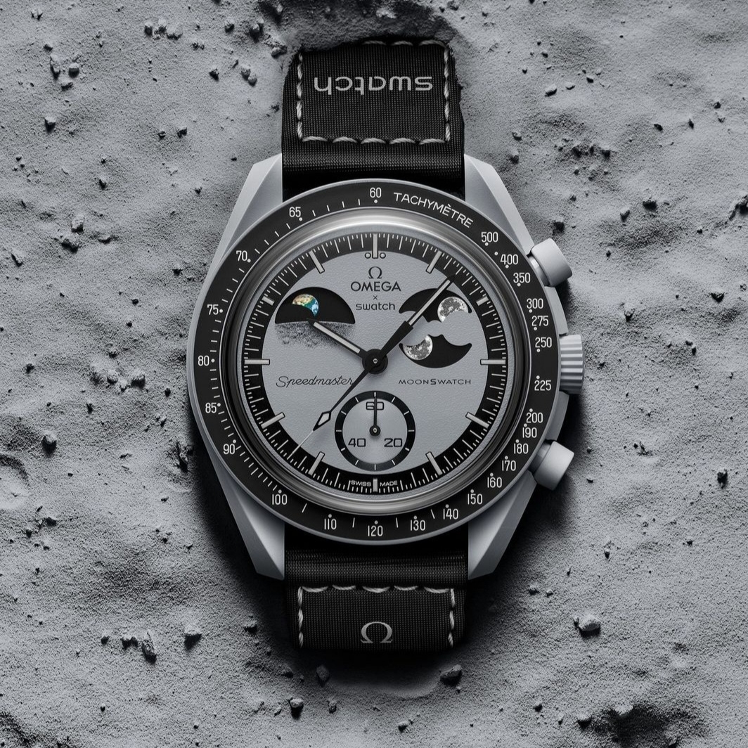 Swatch x Omega Bioceramic MoonSwatch Mission To Earthphase 착용 스타일 - 1