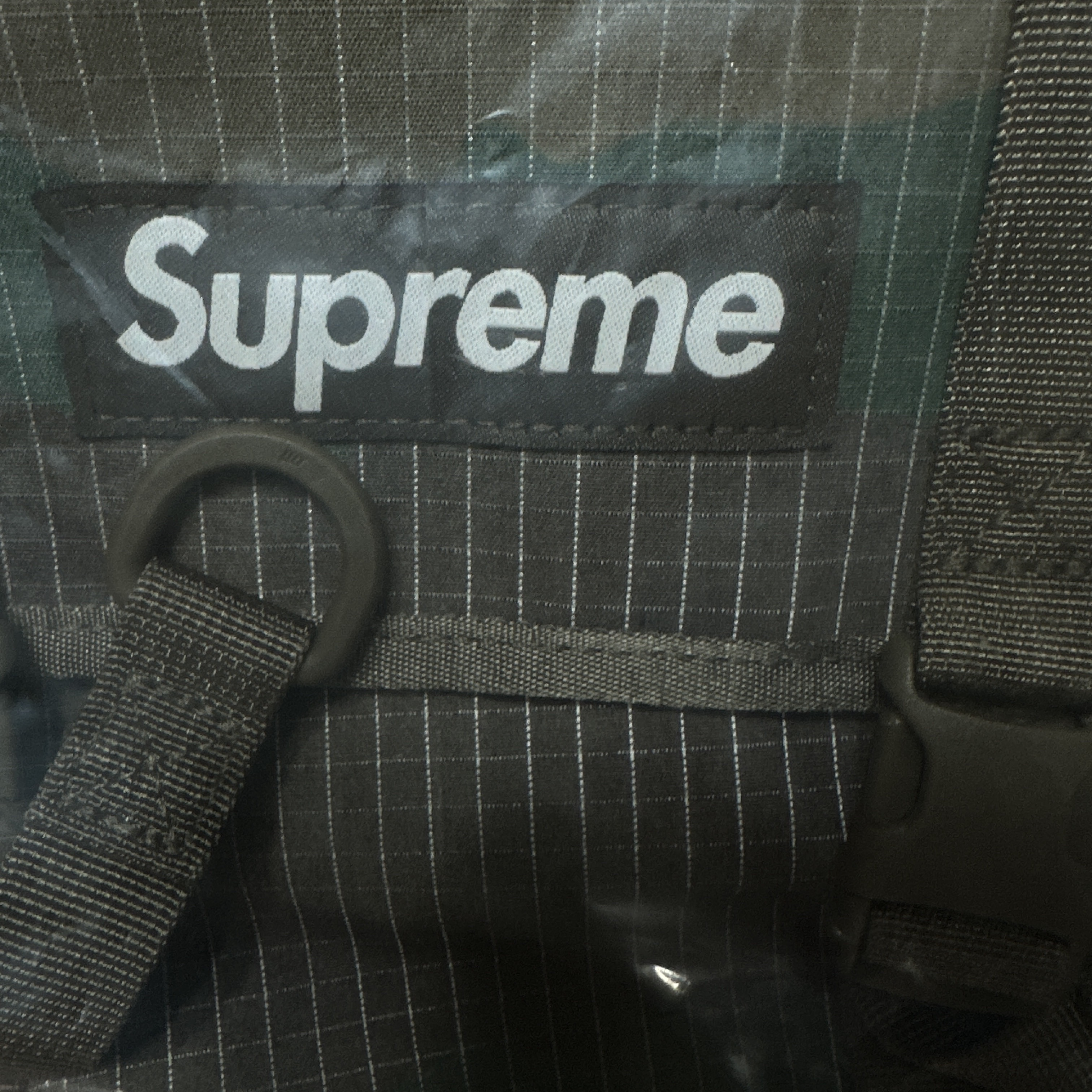 Supreme Mini Duffle Bag Woodland Camo - 24SS 착용 스타일