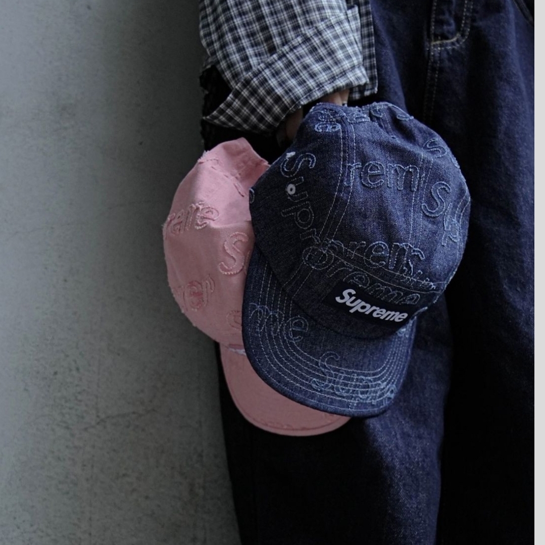 Supreme Lasered Denim Camp Cap Pink - 24FW, Supreme Lasered Denim Camp Cap Navy - 24FW 착용 스타일 - 4
