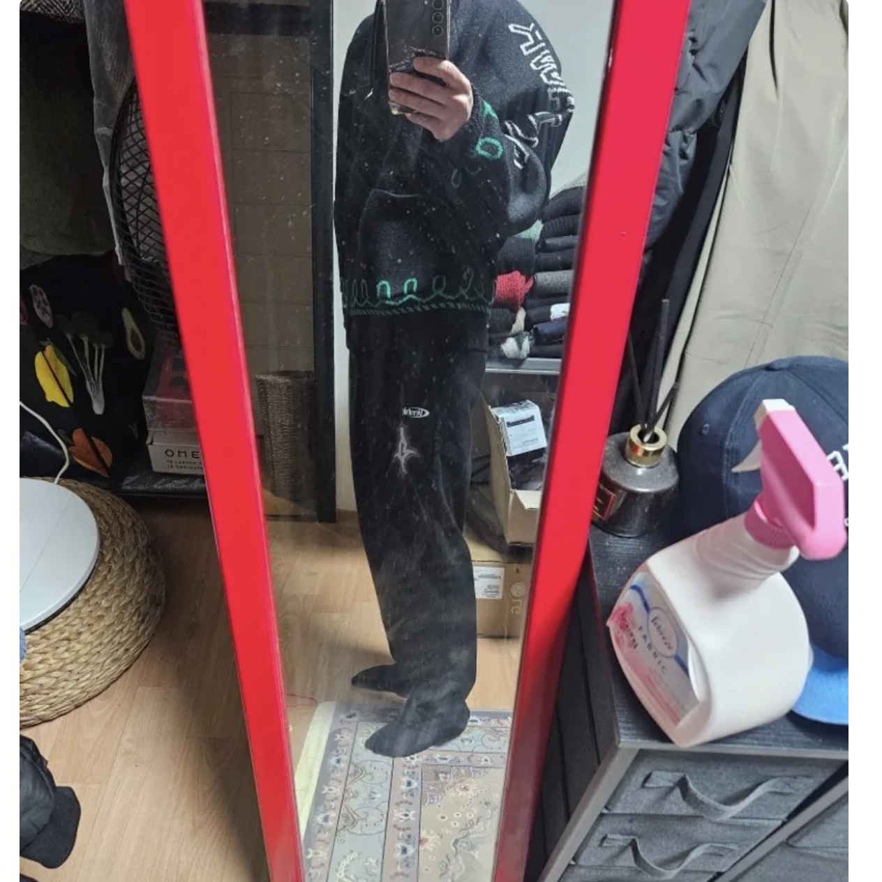 TONY HAWK Tony-Bee Cowichan Cardigan Black 착용 스타일