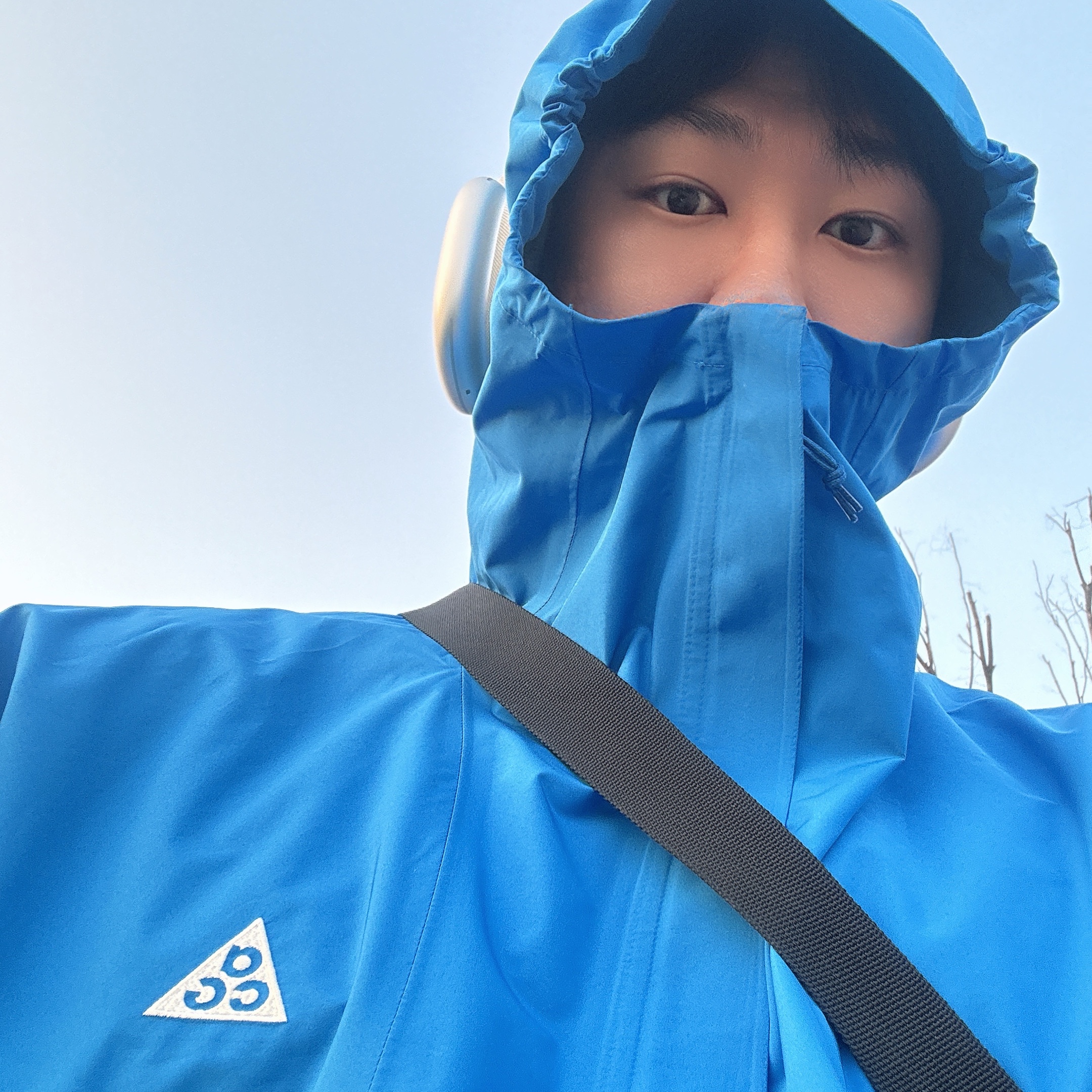 Nike ACG Storm-Fit ADV Cascade Rains Full Zip Jacket Light Photo Blue Summit White - Asia, Apple AirPods Max Lightning Silver (Korean Ver.) 착용 스타일 - 1