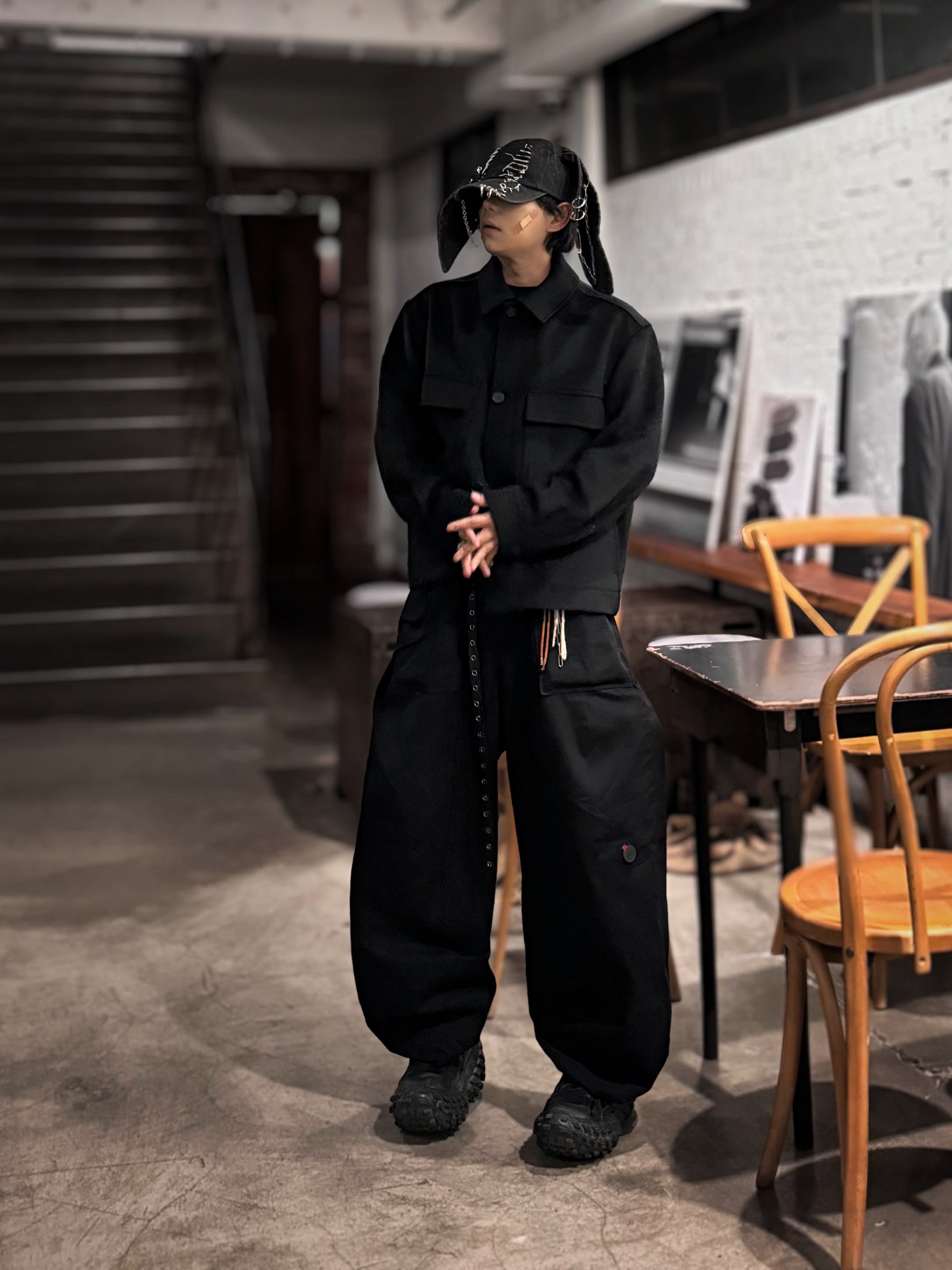 Balenciaga Defender Sneakers Black 착용 스타일 - 6