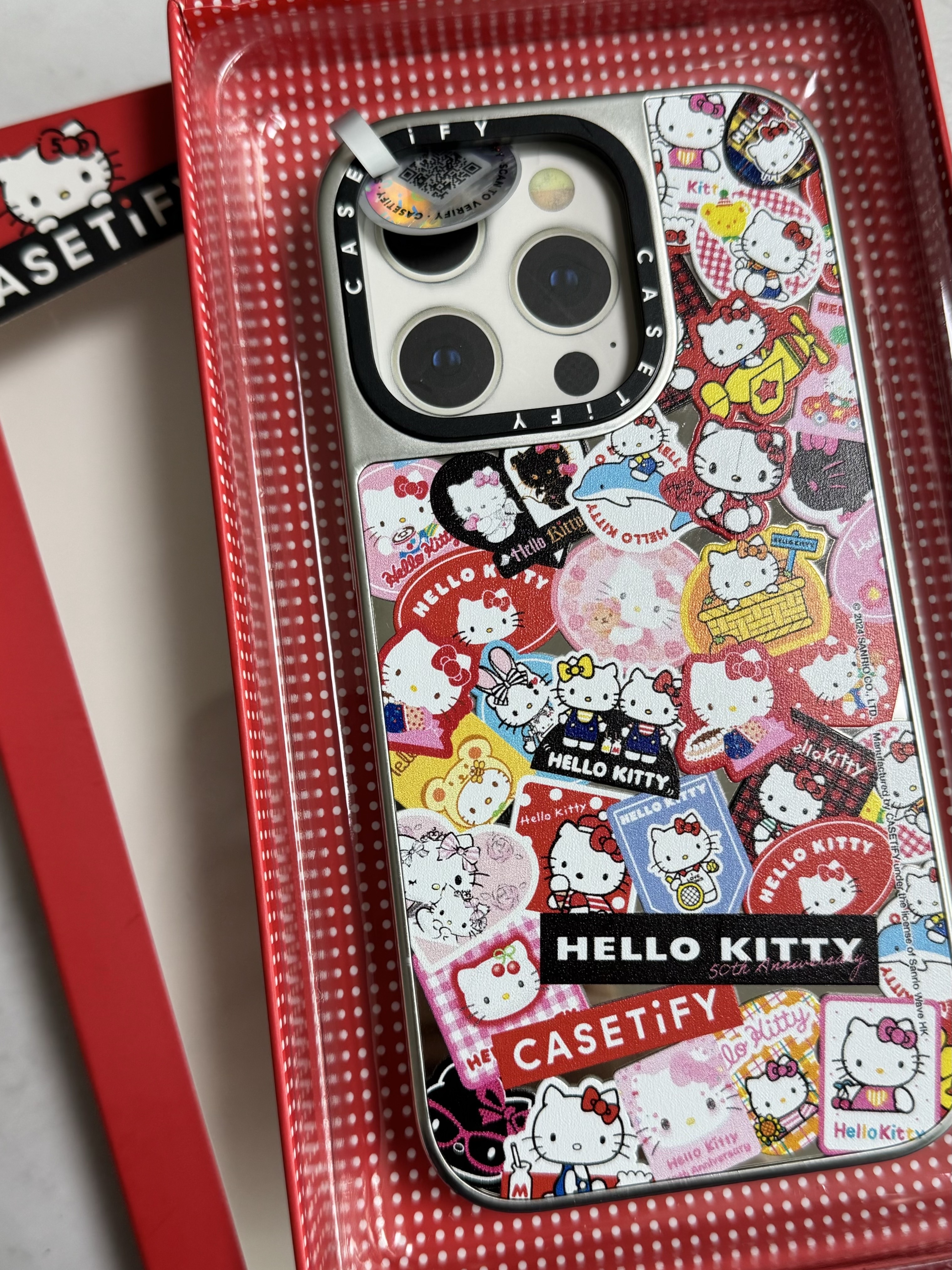 Casetify x Hello Kitty iPhone 50th Anniversary Sticker Magsafe Mirror Case Silver 착용 스타일 - 2