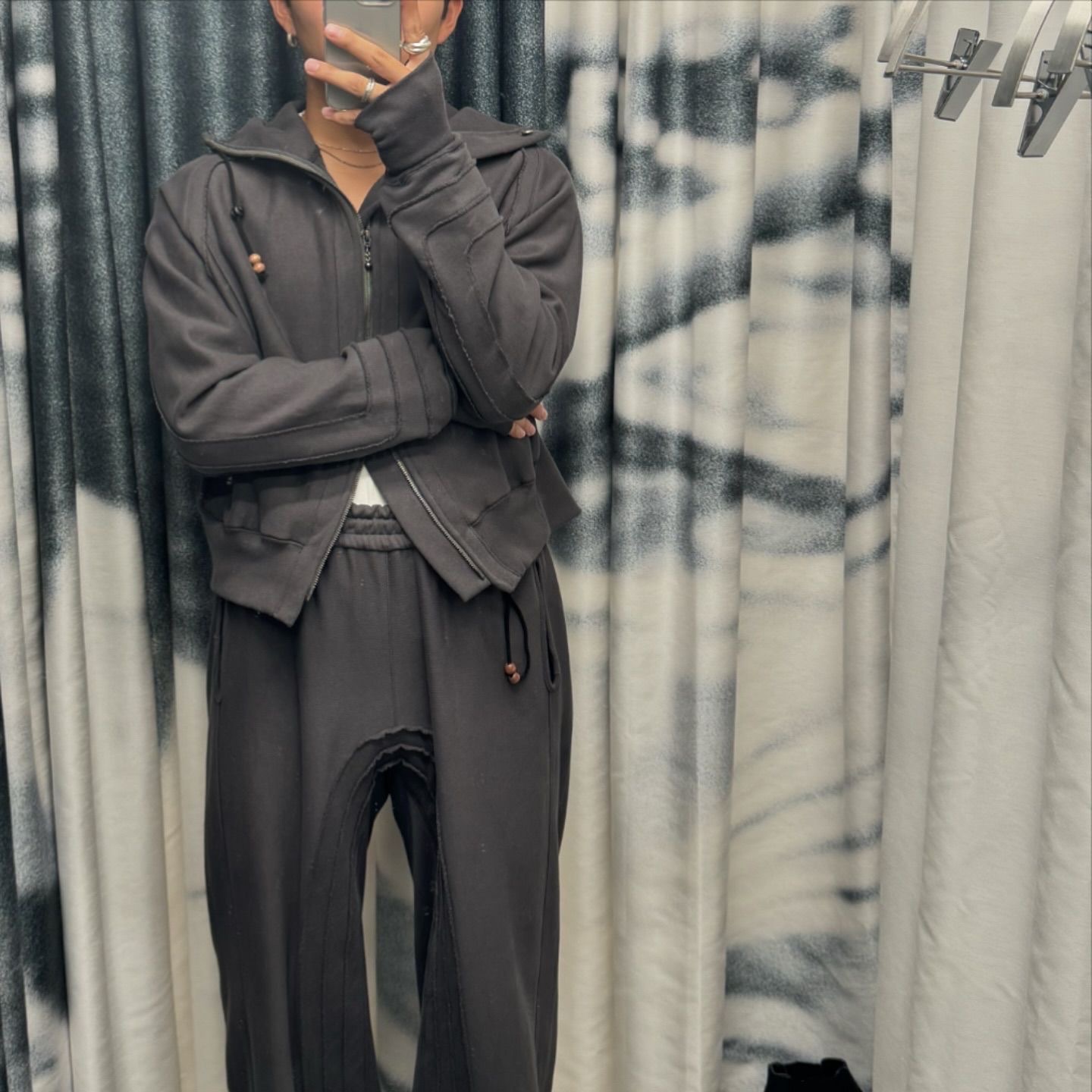 [KREAM 단독] Jian Ye Orbit Hood Charcoal - 24FW, [KREAM 단독] Jian Ye Orbit Pants Charcoal - 24FW 착용 스타일