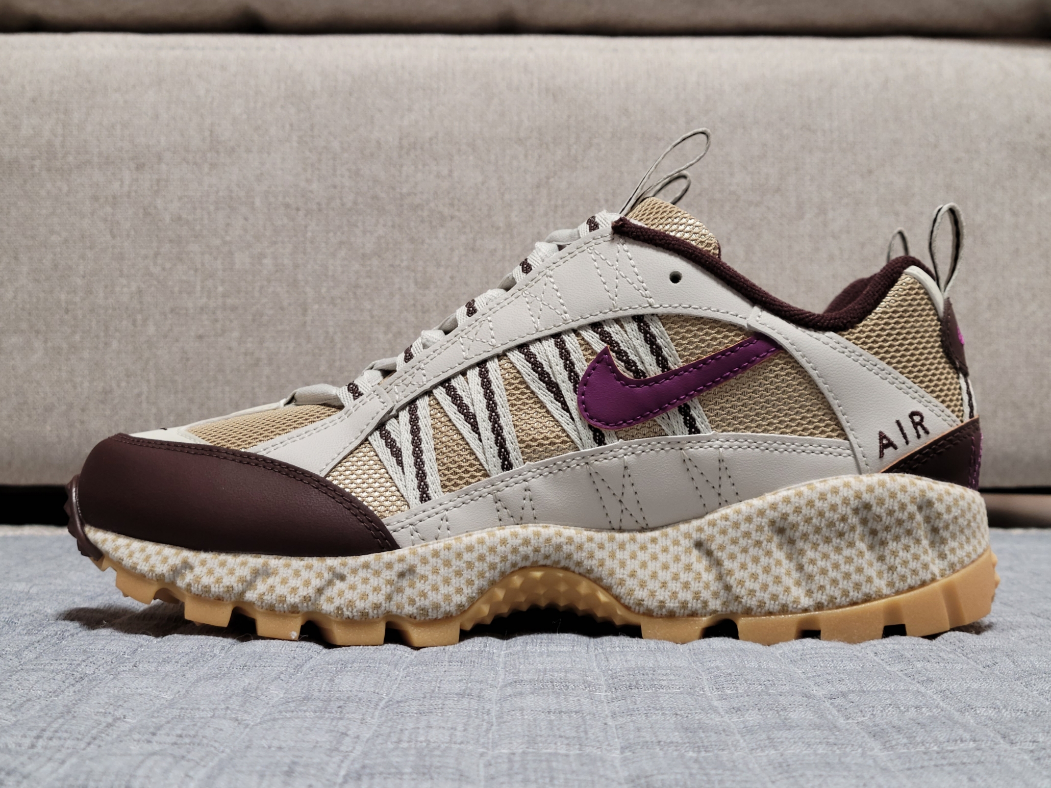 Nike Air Humara Light Bone Viotech 착용 스타일 - 1