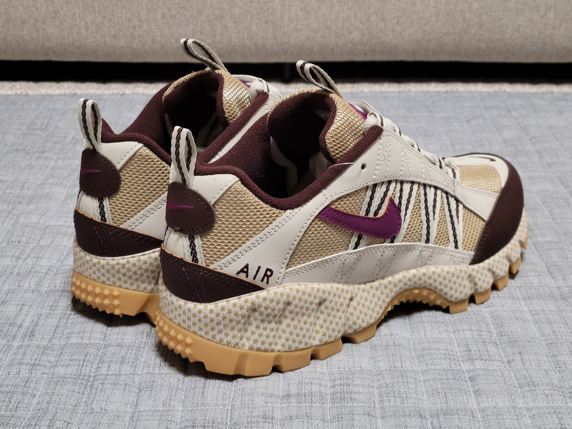 Nike Air Humara Light Bone Viotech 착용 스타일 - 3