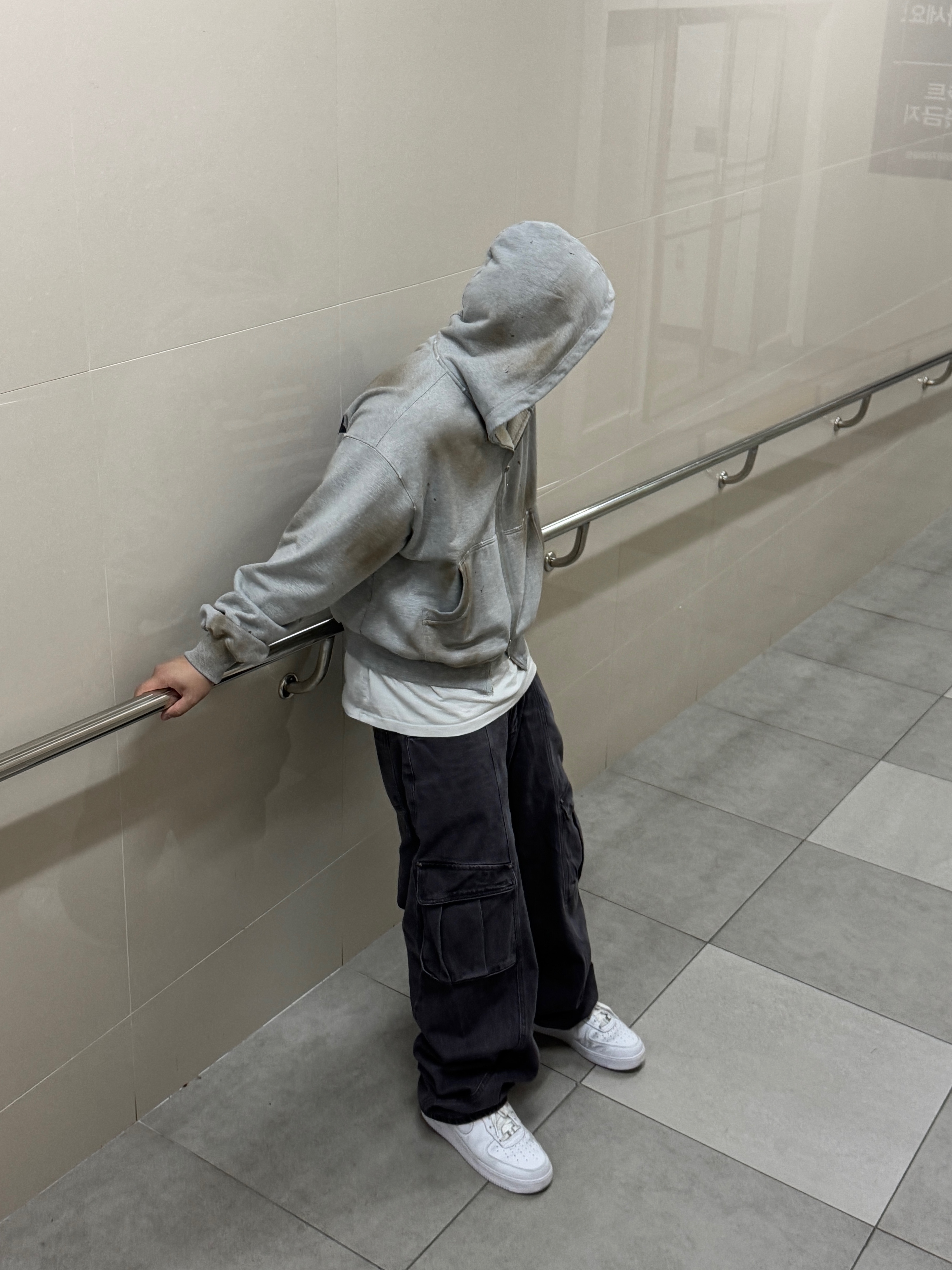[KREAM 단독] Ballute Curved Cargo Cutting Line Pants, Nike x 1017 Alyx 9SM Air Force 1 Low SP White 착용 스타일
