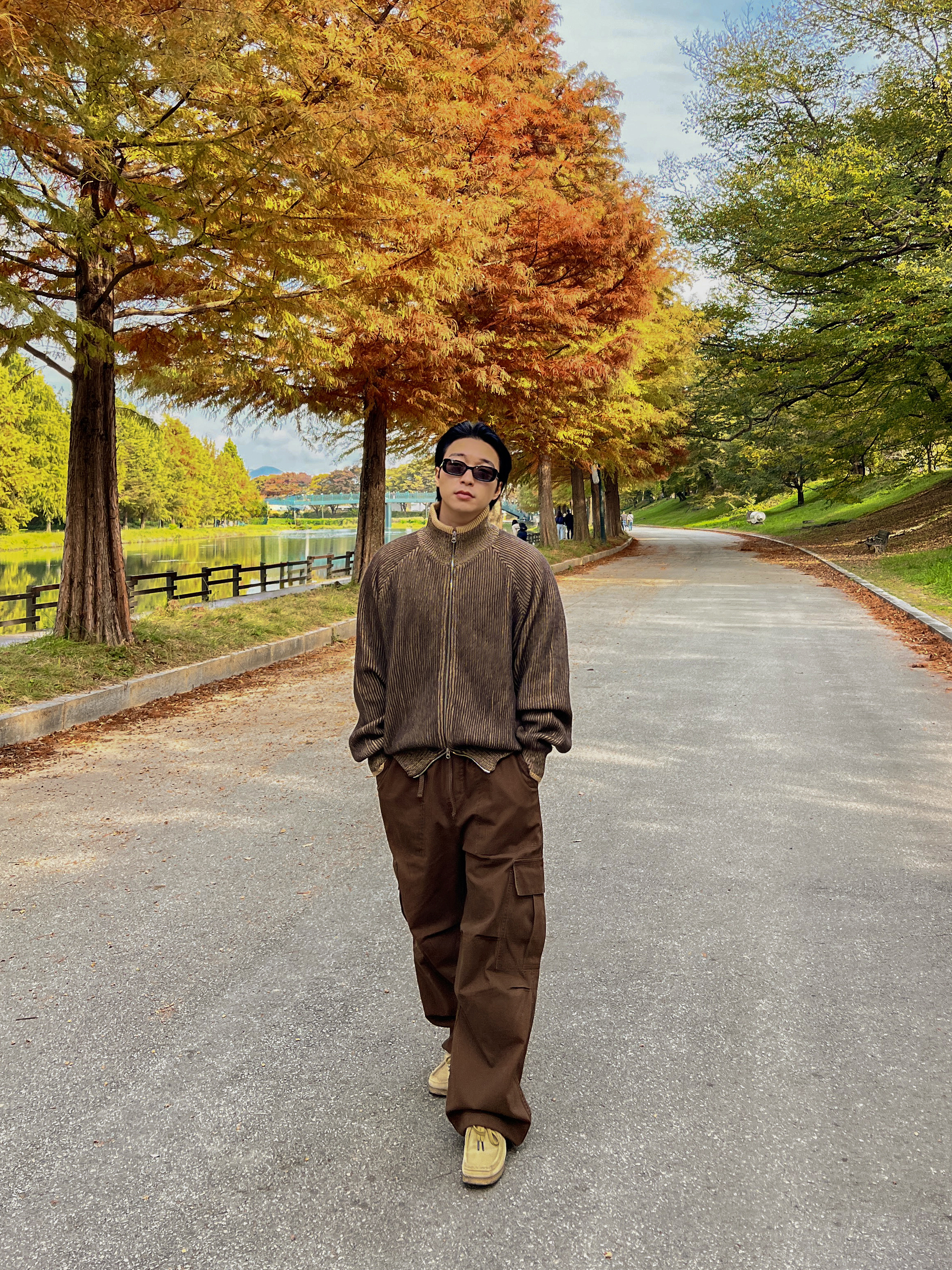 Clarks Wallabee Maple Suede 착용 스타일 - 2
