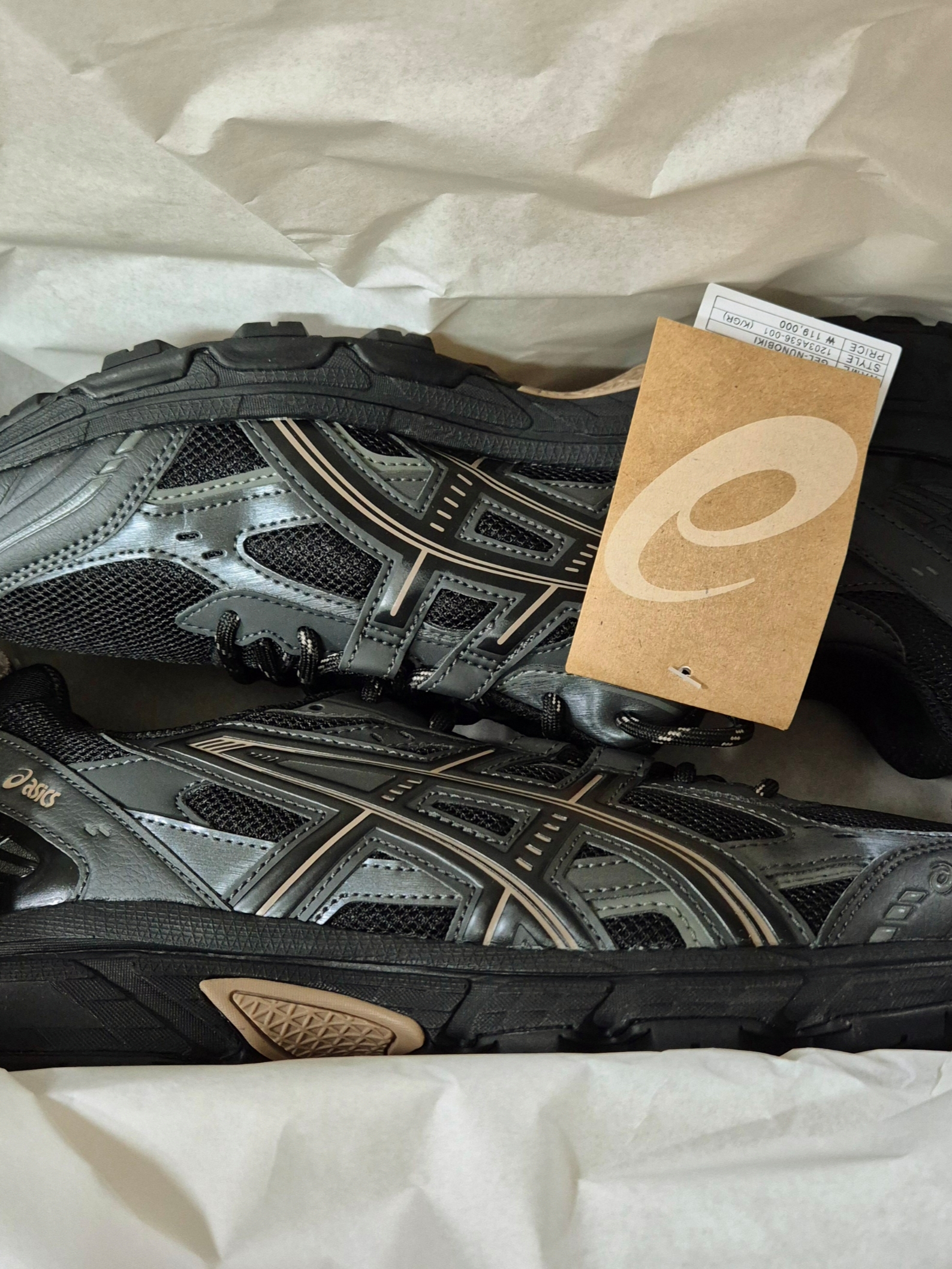 Asics Gel-Nunobiki Black Taupe Grey 착용 스타일 - 2