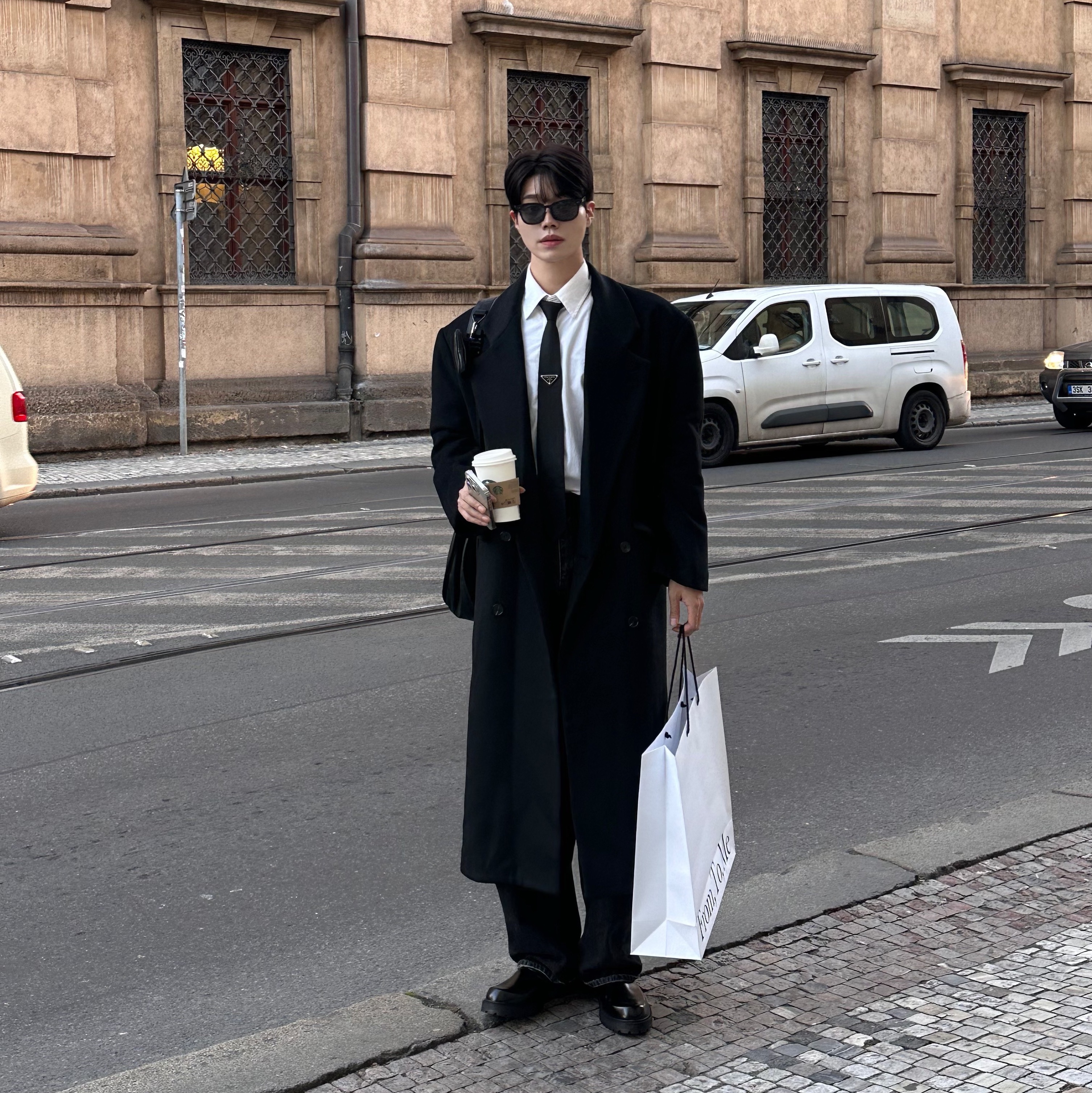 Prada Re-Nylon Gabardine Tie Black 착용 스타일 - 1