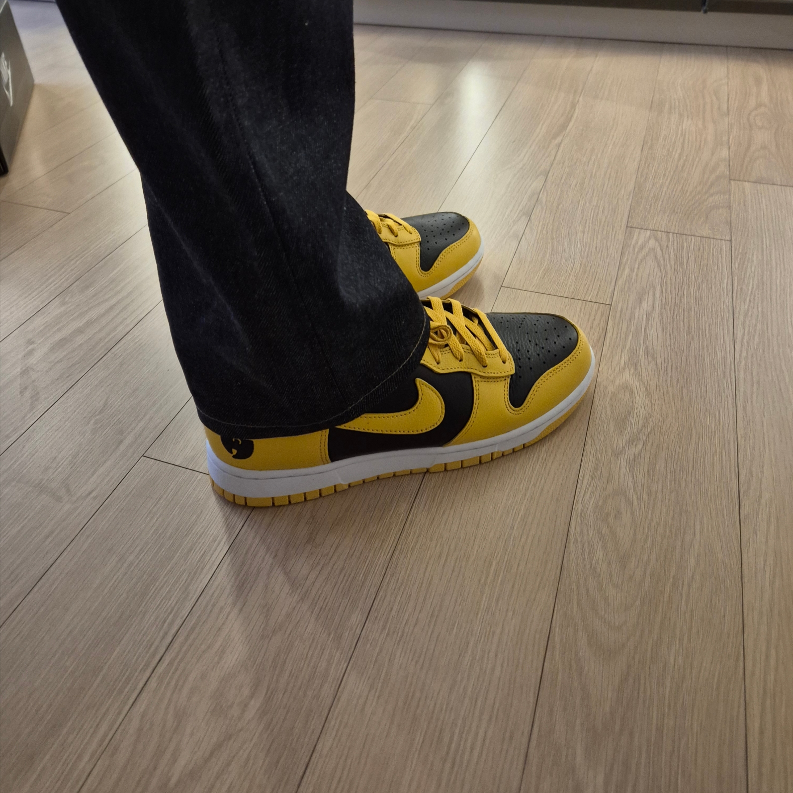 Nike Wu-Tang Clan Dunk High Black and Pollen 착용 스타일 - 5