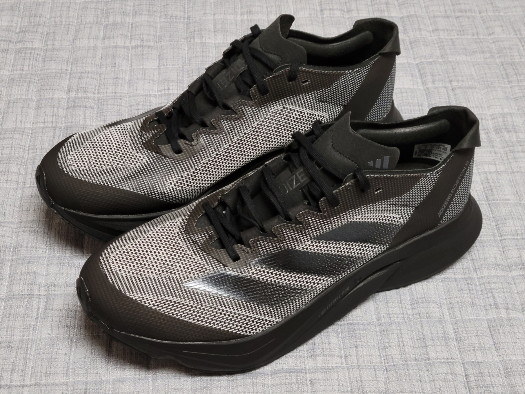 Adidas Adizero Boston 12 Core Black Carbon 착용 스타일 - 2