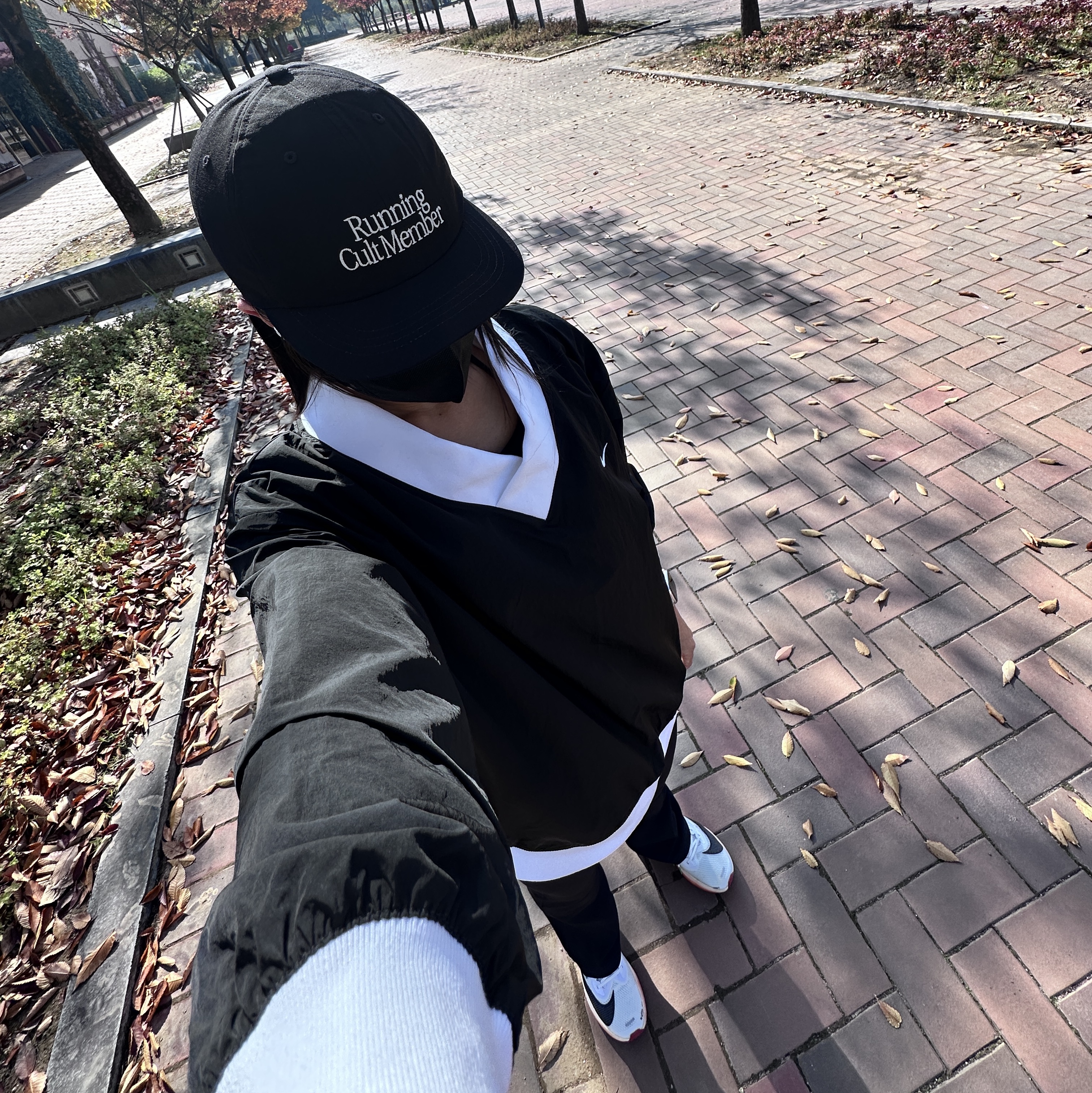Satisfy Peaceshell Running Cap Black 착용 스타일