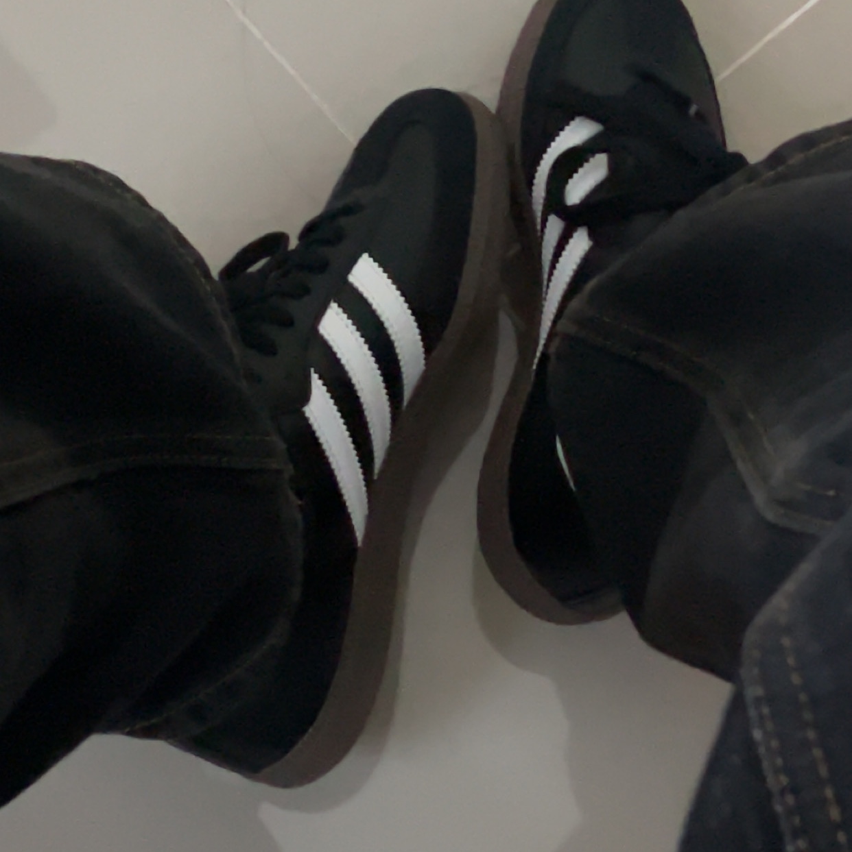 Adidas Samba OG Black White Gum 착용 스타일