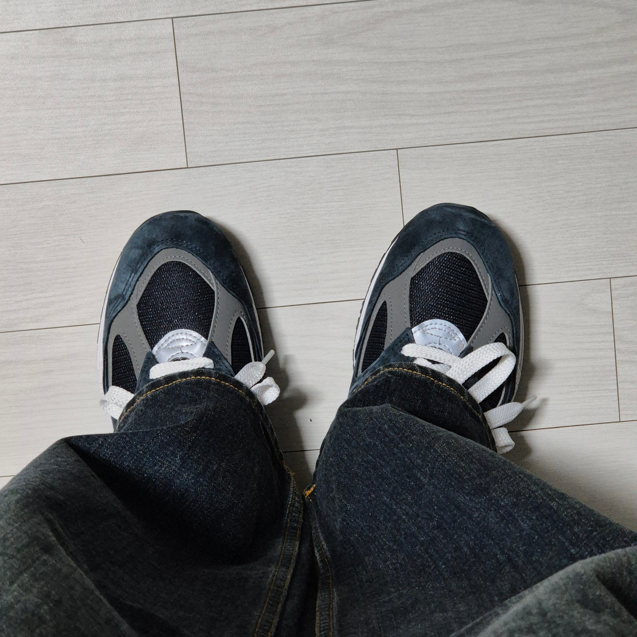 New Balance 990v2 Made in USA Navy 착용 스타일 - 2