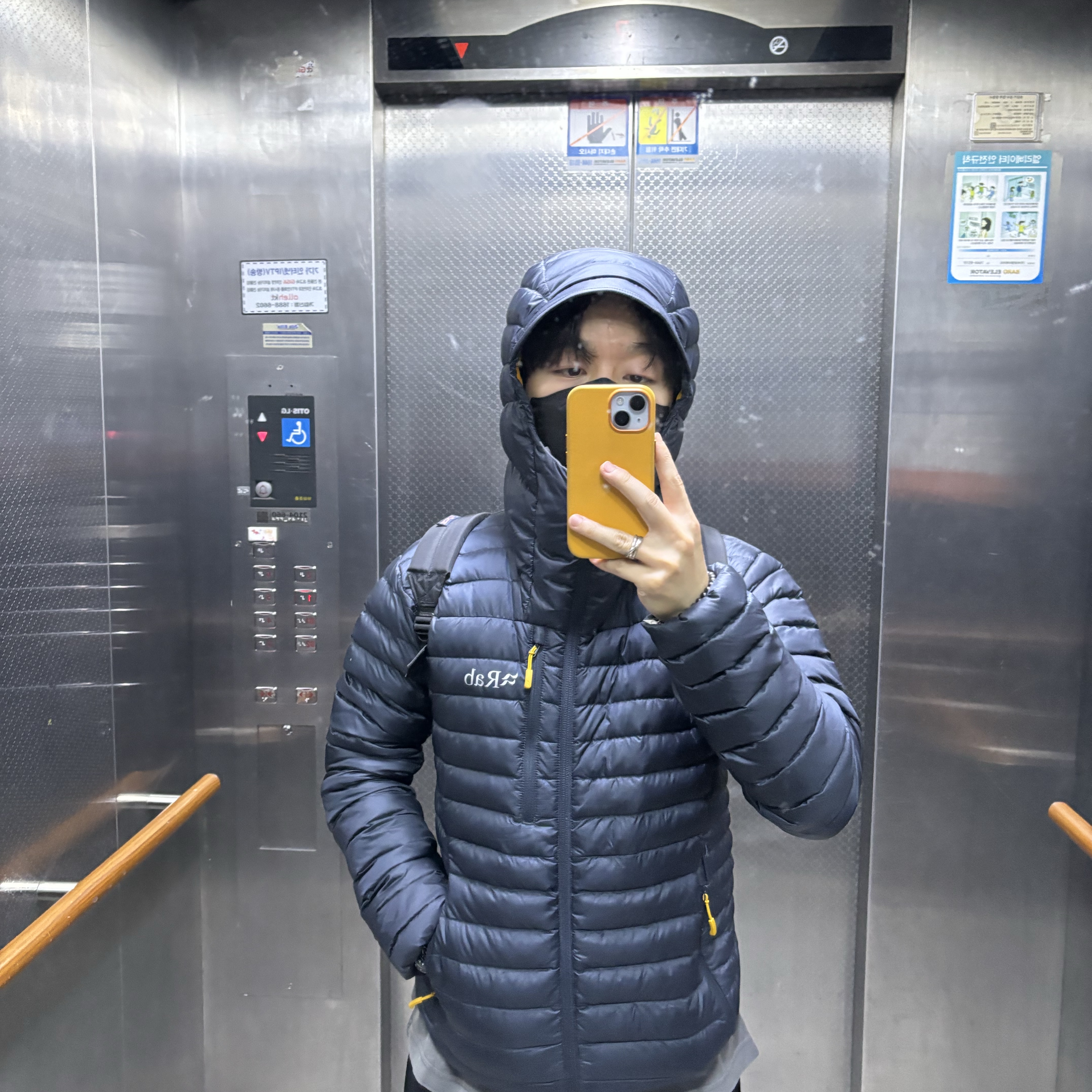Rab Microlight Alpine Jacket Beluga 착용 스타일 - 2