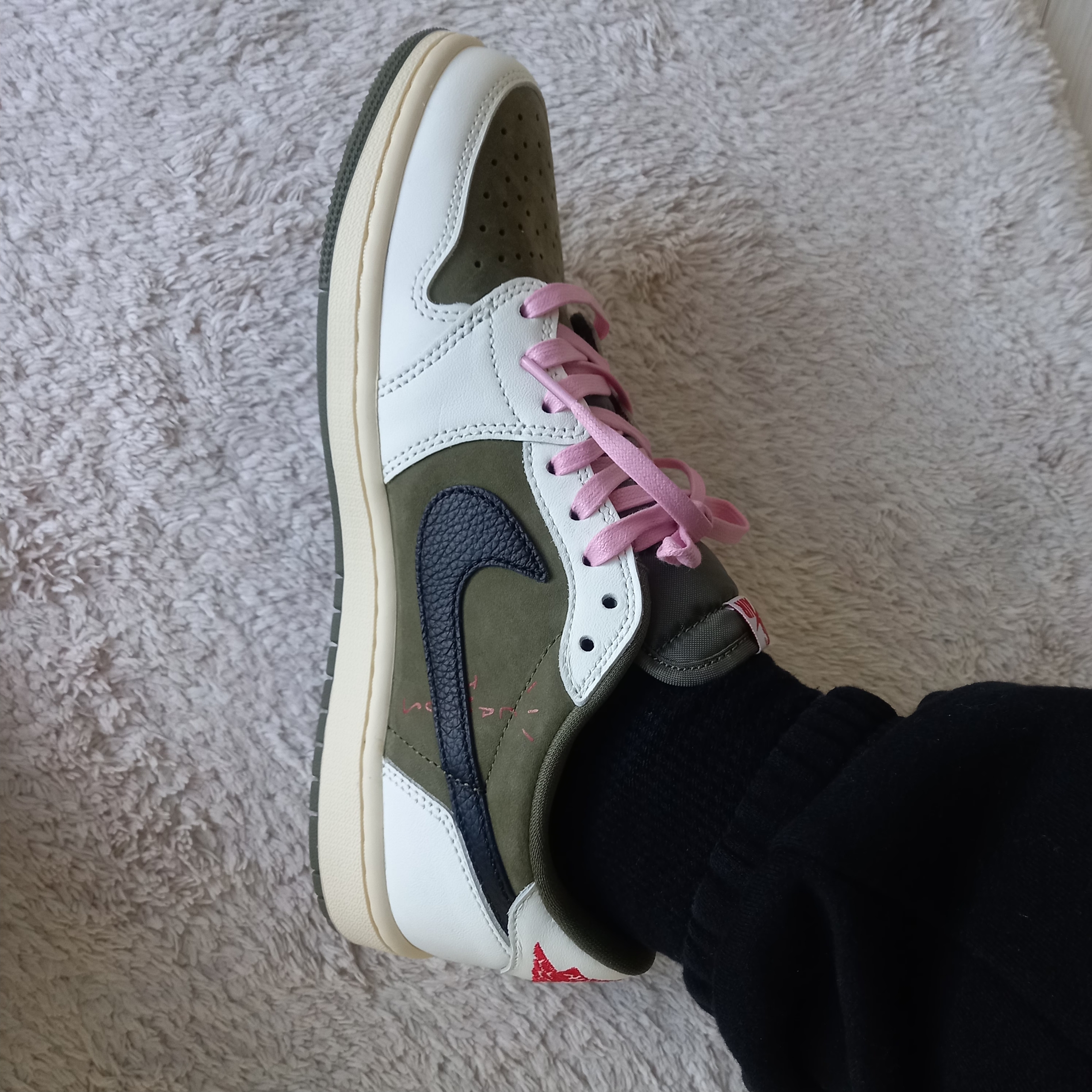Jordan 1 x Travis Scott Retro Low OG SP Reverse Olive, IAB Studio Sweatpants Black White - 23SS 착용 스타일 - 2
