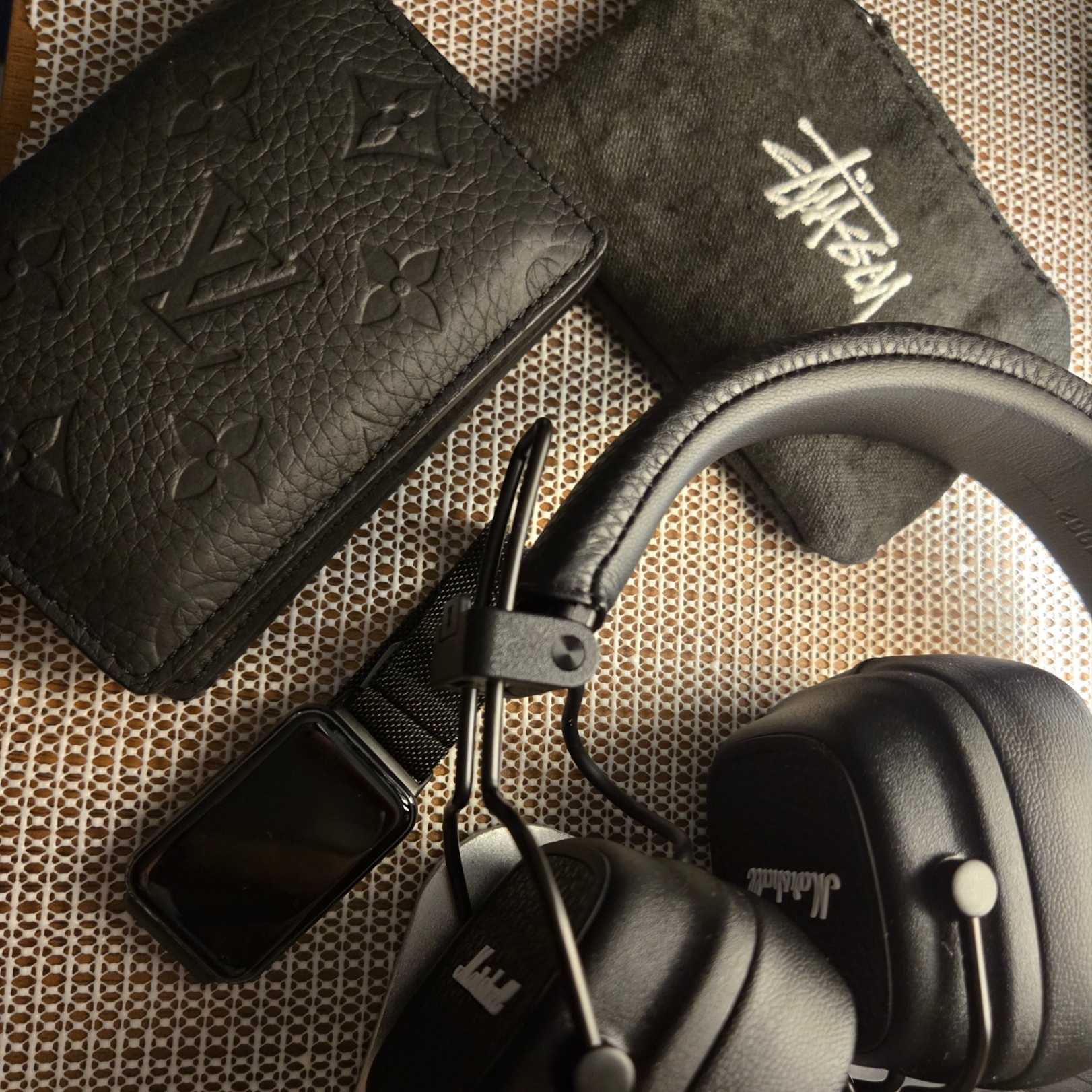 Stussy Canvas Coin Pouch Washed Black, Louis Vuitton Pocket Organizer Taurillon Monogram Black 착용 스타일