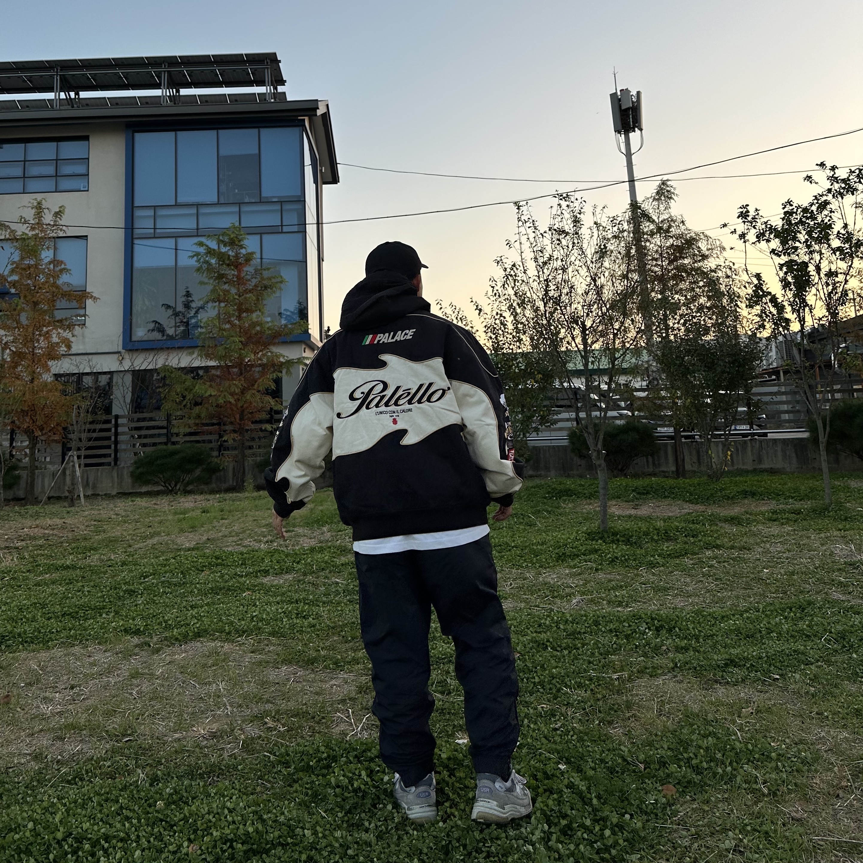 Palace Pasta Jacket Black - 24FW, New Balance 992 Made in USA Grey - D Standard 착용 스타일 - 4
