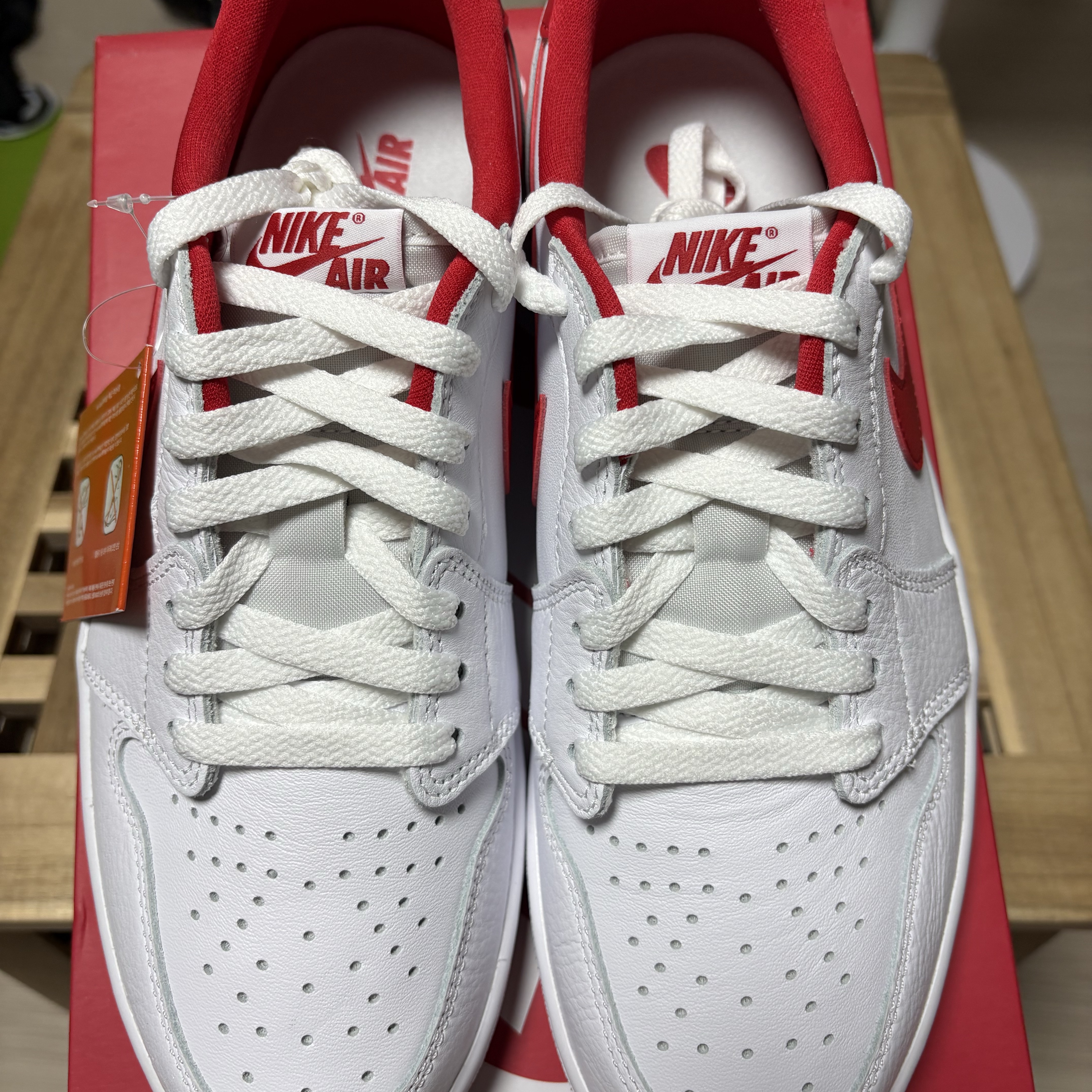 Jordan 1 Retro Low OG University Red 착용 스타일 - 5